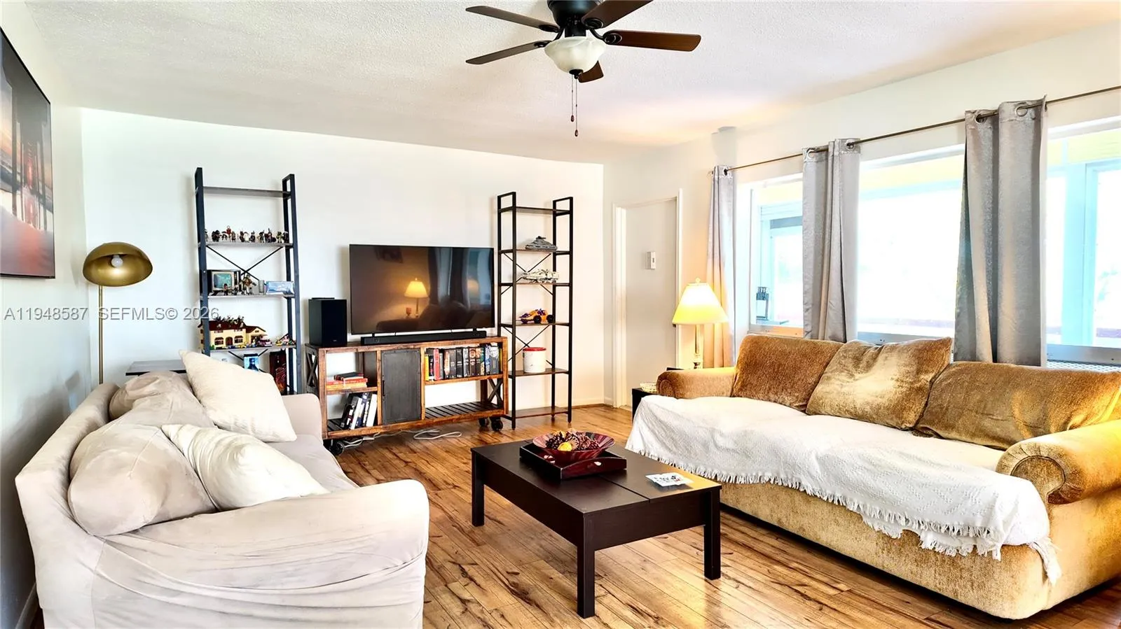 412 S Luna Ct 11, Hollywood, Florida 33021, Hollywood, Florida 33021, 2 Bedrooms Bedrooms, ,2 BathroomsBathrooms,Residential,For Sale,412 S Luna Ct 11, Hollywood, Florida 33021,A11948587