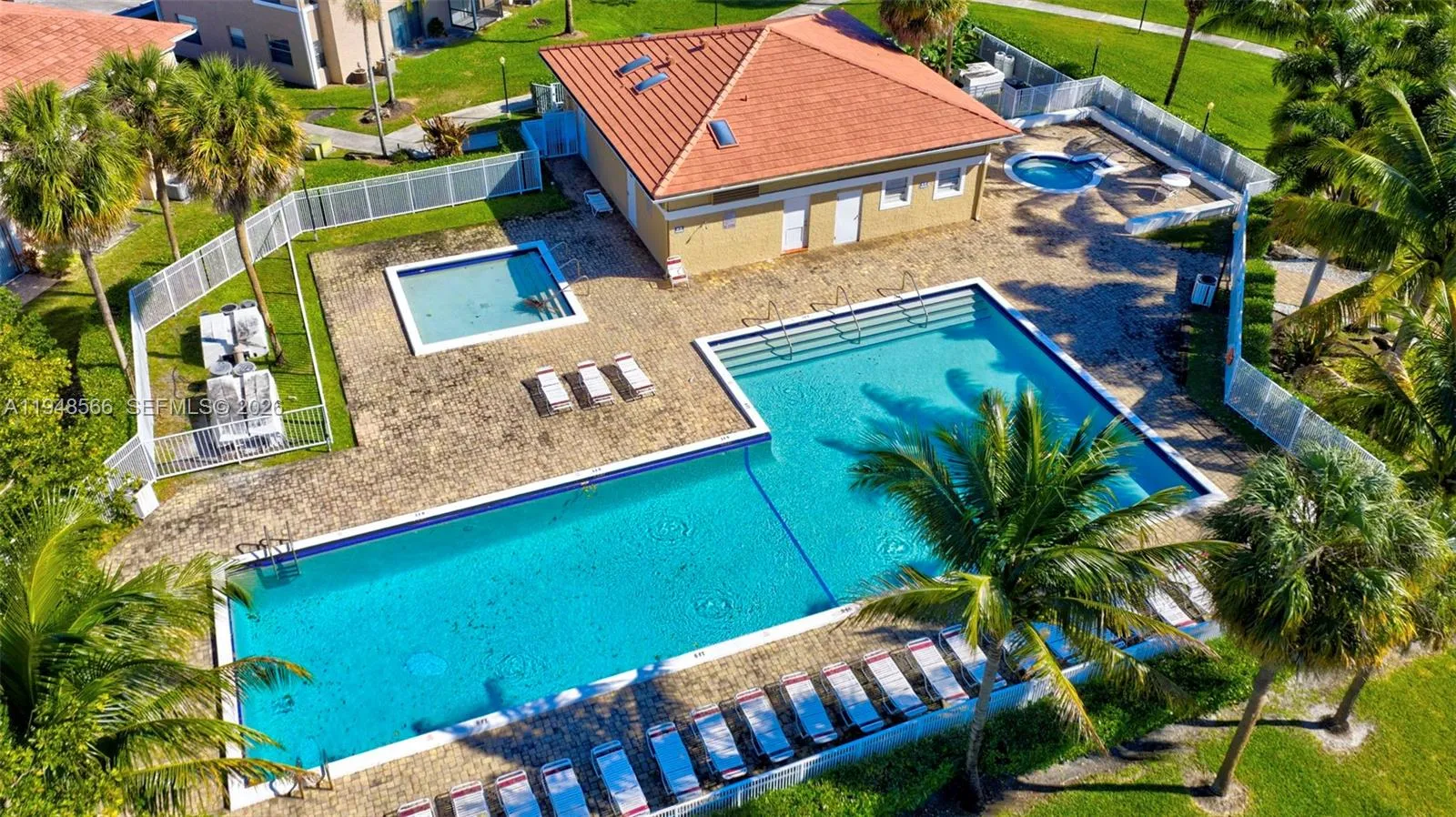 908 Twin Lakes Dr 8-c, Coral Springs, Florida 3307, Coral Springs, Florida 33071, 2 Bedrooms Bedrooms, ,2 BathroomsBathrooms,Residential,For Sale,908 Twin Lakes Dr 8-c, Coral Springs, Florida 3307,A11948566