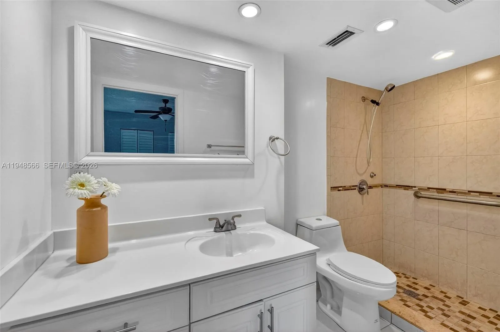 Spaciious Master Badroom