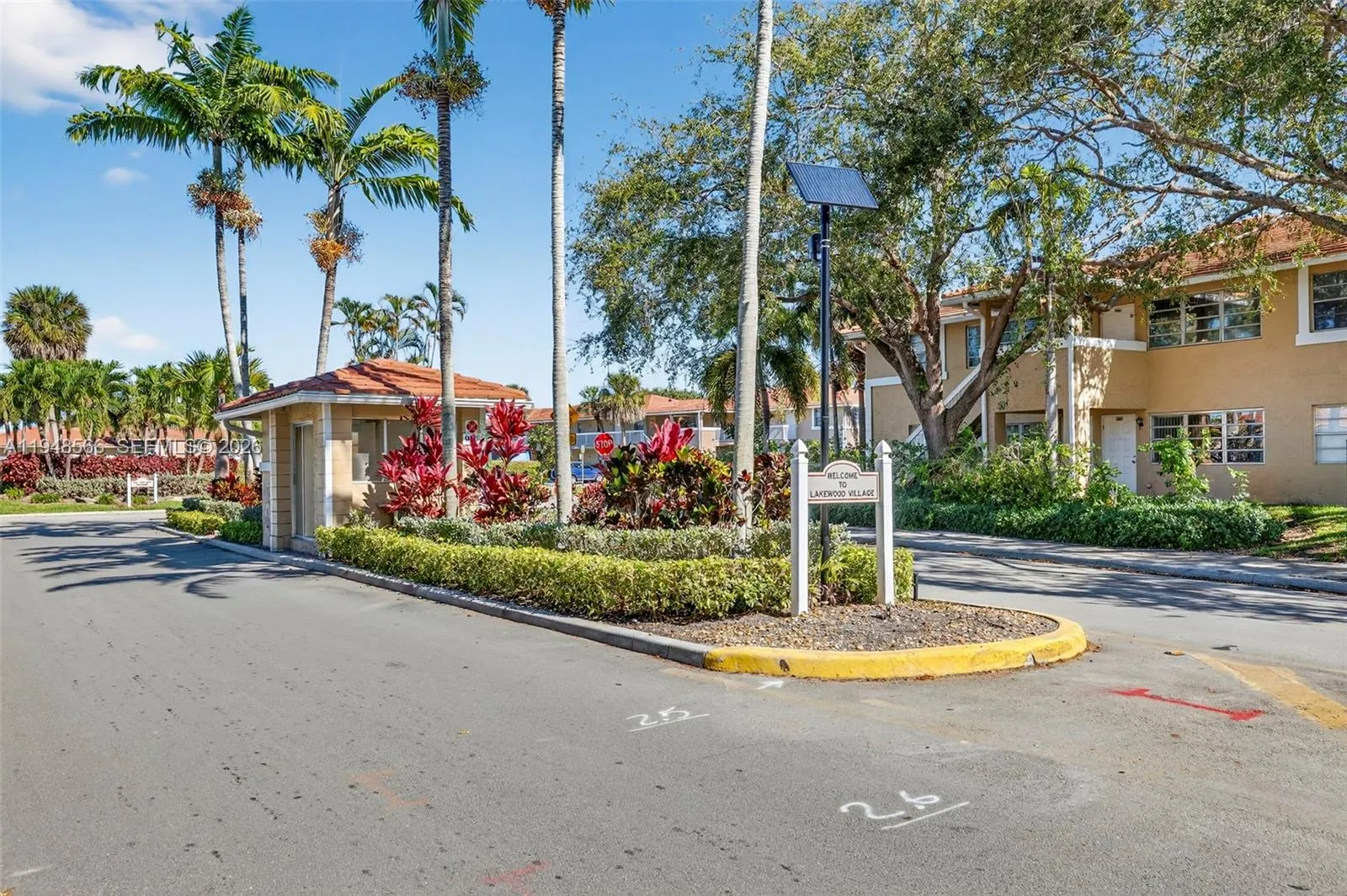 Entrance tp Lakewood Village