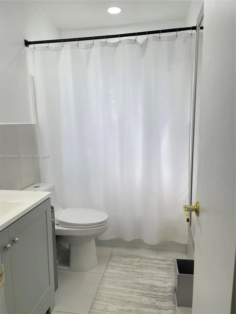 5821 Ne 18th Ave, Fort Lauderdale, Florida 33334, Fort Lauderdale, Florida 33334, ,Residential Income,For Sale,5821 Ne 18th Ave, Fort Lauderdale, Florida 33334,A11948088