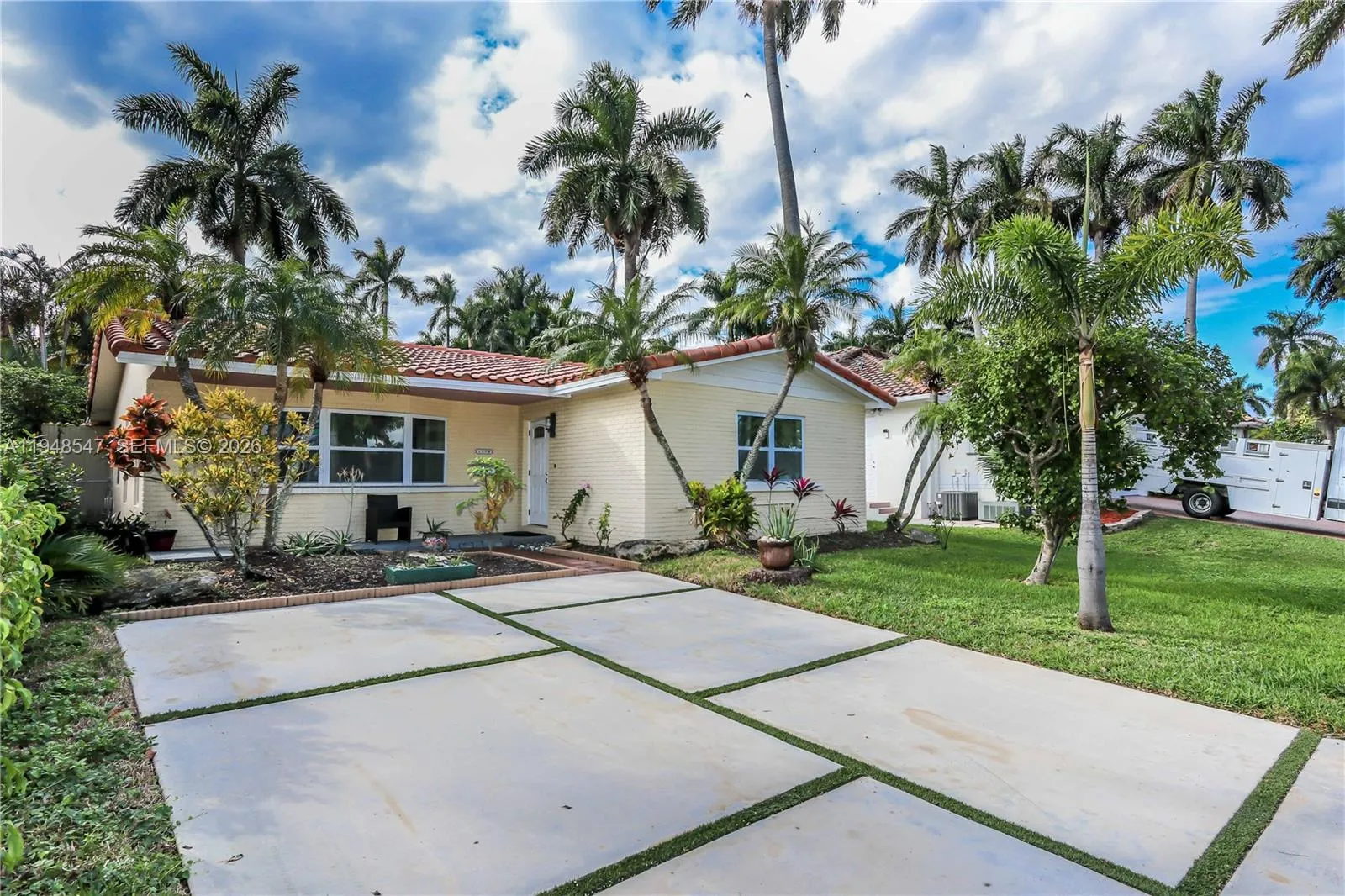 1308 Hollywood Blvd, Hollywood, Florida 33019, Hollywood, Florida 33019, 2 Bedrooms Bedrooms, ,2 BathroomsBathrooms,Residential,For Sale,1308 Hollywood Blvd, Hollywood, Florida 33019,A11948547
