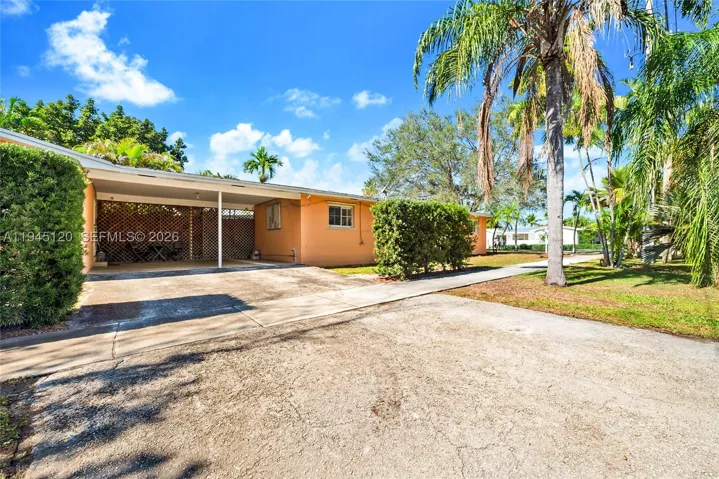 1 bed/1bath cottage attached to main house