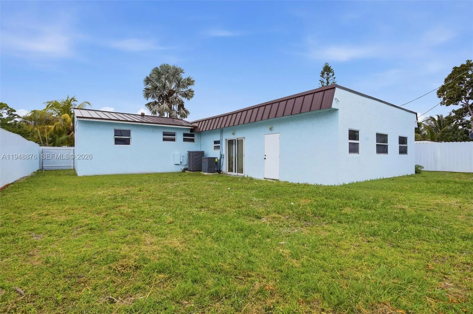 2280 Sw 43rd Ave 2, Fort Lauderdale, Florida 33317, Fort Lauderdale, Florida 33317, 2 Bedrooms Bedrooms, ,1 BathroomBathrooms,Residential Lease,For Rent,2280 Sw 43rd Ave 2, Fort Lauderdale, Florida 33317,A11948876