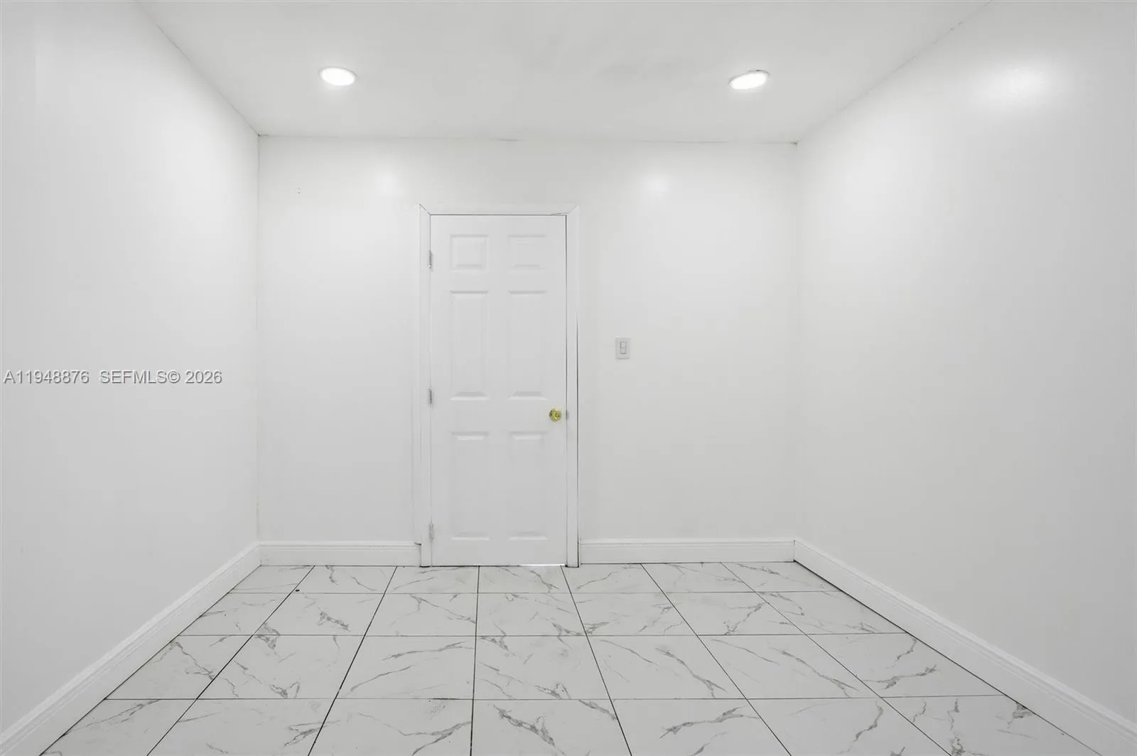 2280 Sw 43rd Ave 2, Fort Lauderdale, Florida 33317, Fort Lauderdale, Florida 33317, 2 Bedrooms Bedrooms, ,1 BathroomBathrooms,Residential Lease,For Rent,2280 Sw 43rd Ave 2, Fort Lauderdale, Florida 33317,A11948876