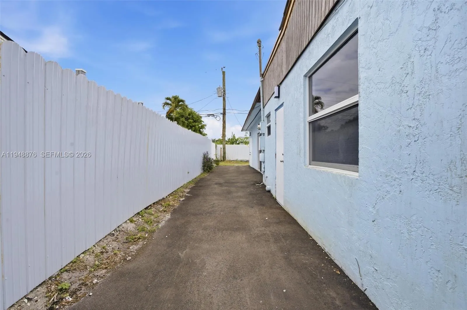 2280 Sw 43rd Ave 2, Fort Lauderdale, Florida 33317, Fort Lauderdale, Florida 33317, 2 Bedrooms Bedrooms, ,1 BathroomBathrooms,Residential Lease,For Rent,2280 Sw 43rd Ave 2, Fort Lauderdale, Florida 33317,A11948876