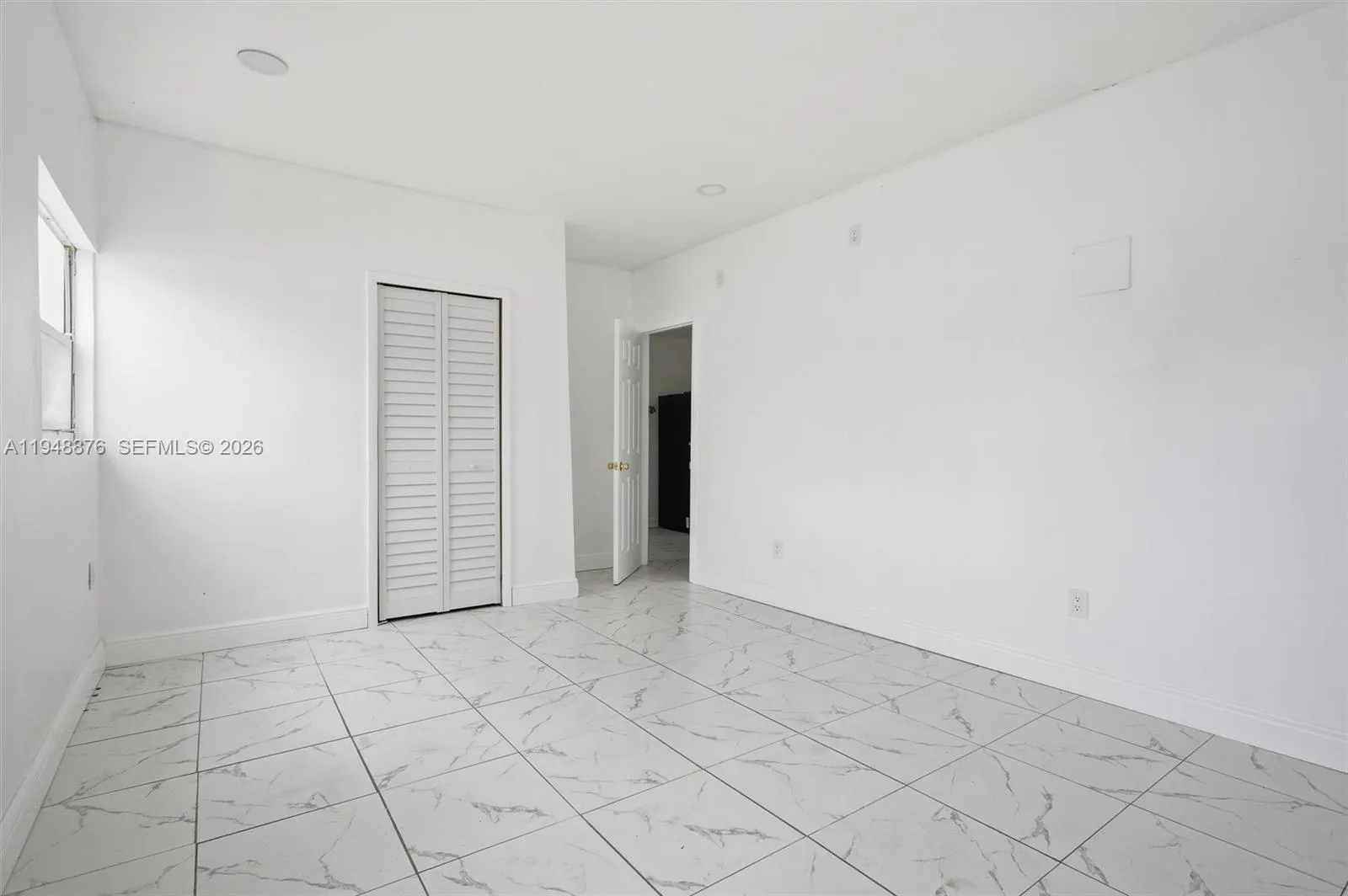 2280 Sw 43rd Ave 2, Fort Lauderdale, Florida 33317, Fort Lauderdale, Florida 33317, 2 Bedrooms Bedrooms, ,1 BathroomBathrooms,Residential Lease,For Rent,2280 Sw 43rd Ave 2, Fort Lauderdale, Florida 33317,A11948876