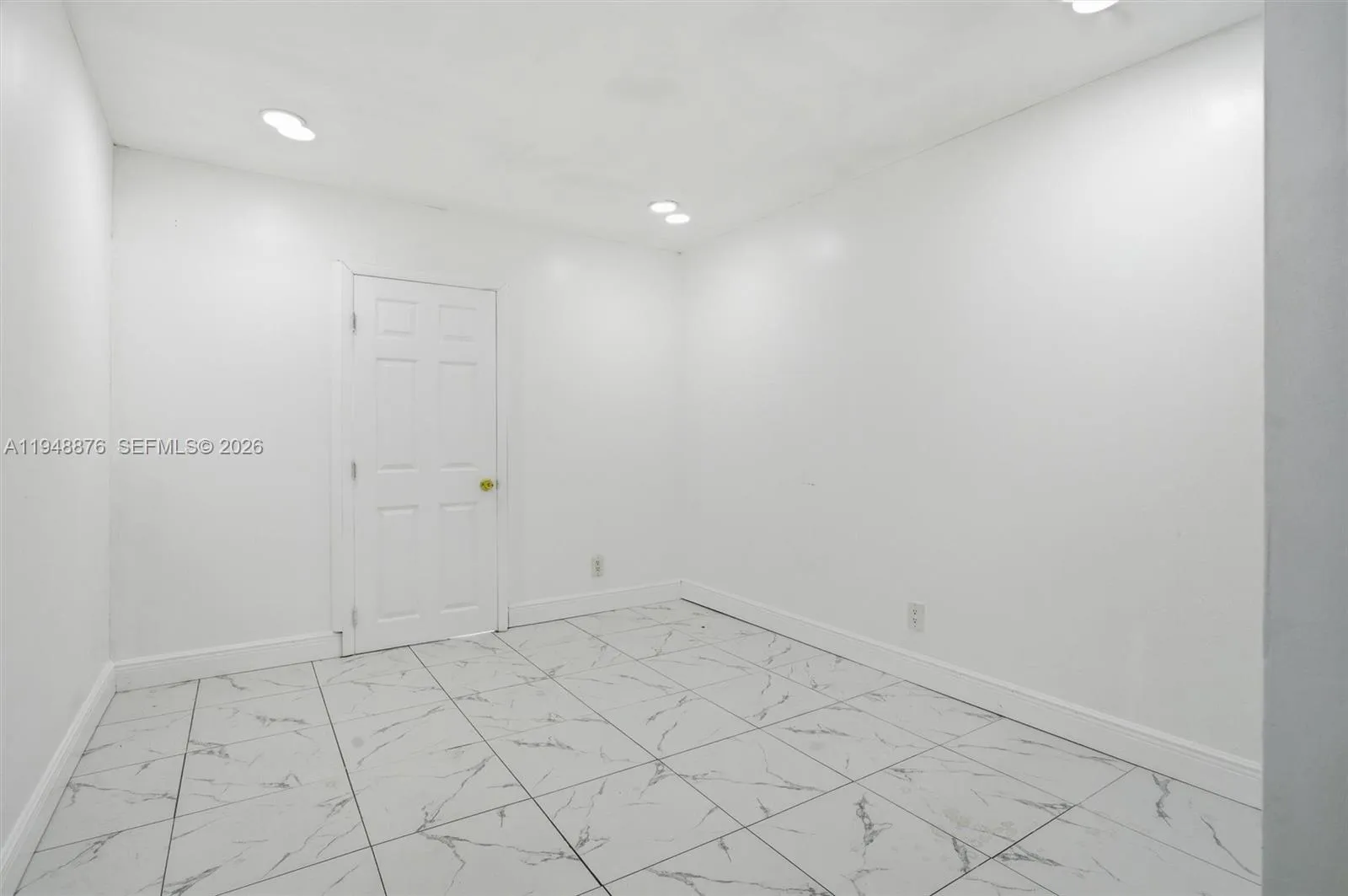 2280 Sw 43rd Ave 2, Fort Lauderdale, Florida 33317, Fort Lauderdale, Florida 33317, 2 Bedrooms Bedrooms, ,1 BathroomBathrooms,Residential Lease,For Rent,2280 Sw 43rd Ave 2, Fort Lauderdale, Florida 33317,A11948876