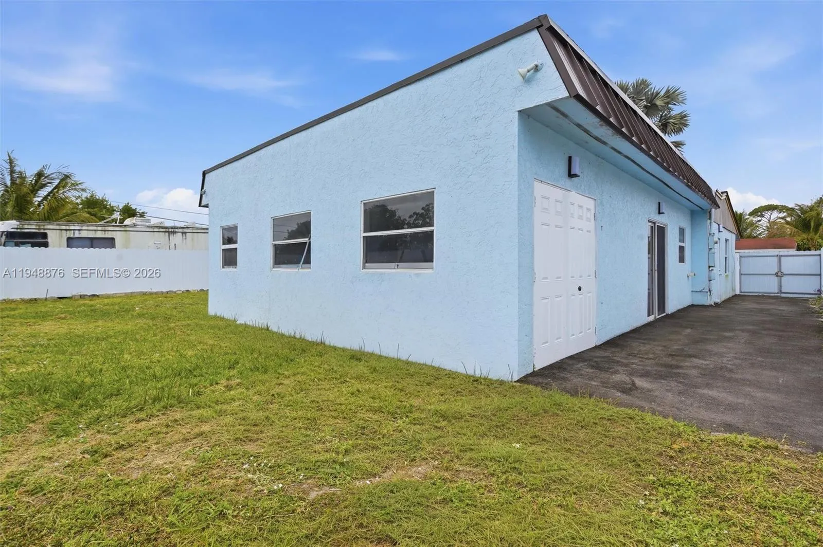 2280 Sw 43rd Ave 2, Fort Lauderdale, Florida 33317, Fort Lauderdale, Florida 33317, 2 Bedrooms Bedrooms, ,1 BathroomBathrooms,Residential Lease,For Rent,2280 Sw 43rd Ave 2, Fort Lauderdale, Florida 33317,A11948876
