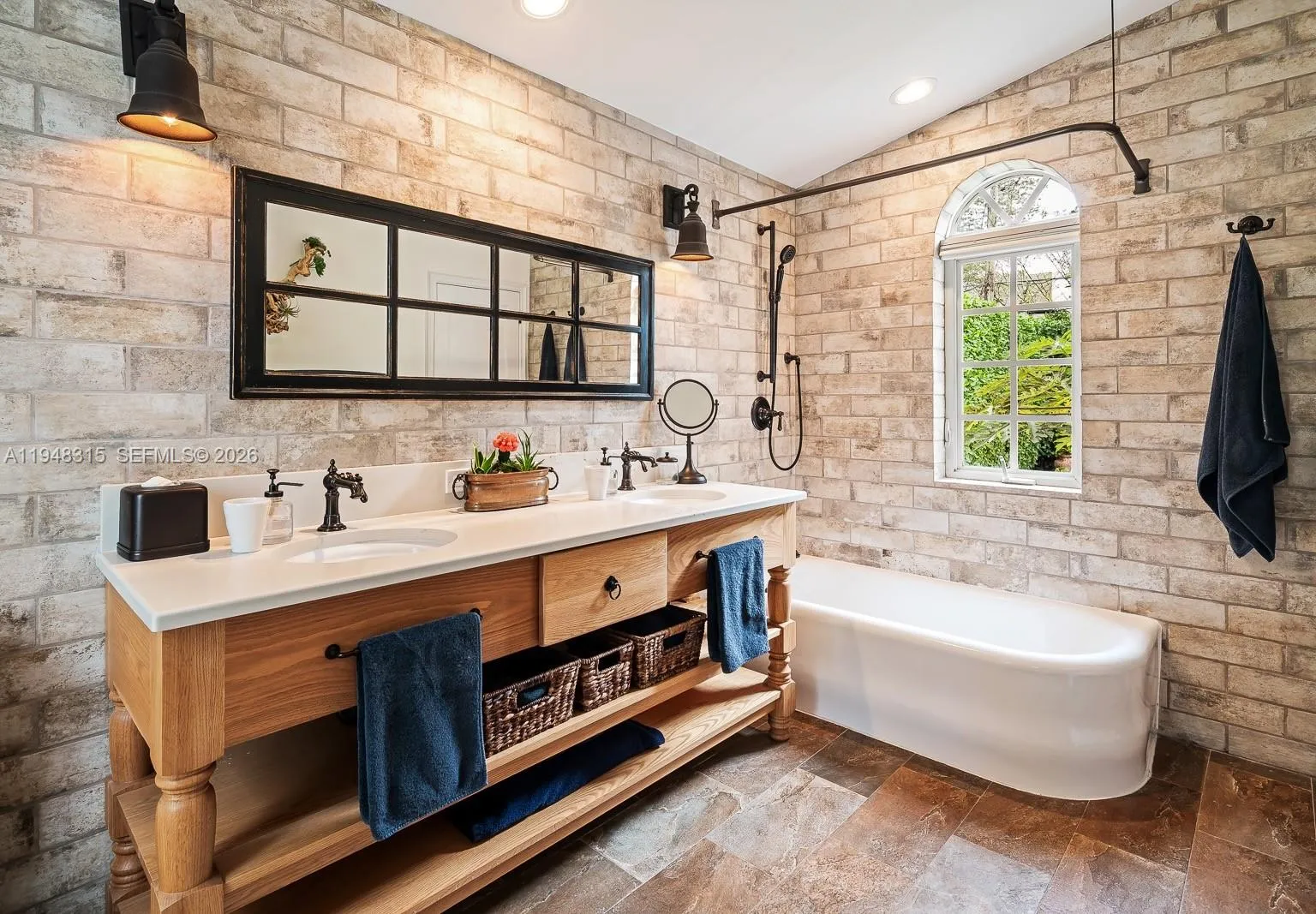 1234 S Greenway Dr, Coral Gables, Florida 33134, Coral Gables, Florida 33134, 4 Bedrooms Bedrooms, ,3 BathroomsBathrooms,Residential,For Sale,1234 S Greenway Dr, Coral Gables, Florida 33134,A11948315