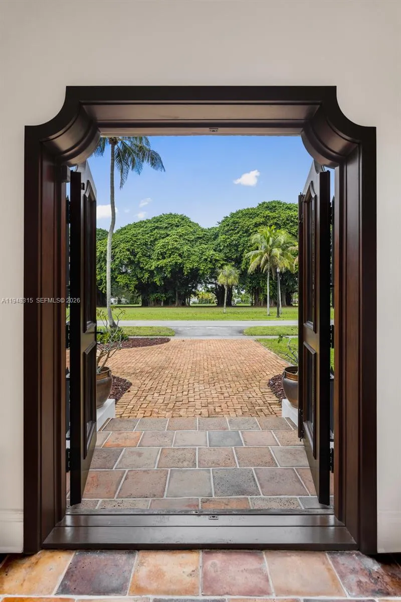 1234 S Greenway Dr, Coral Gables, Florida 33134, Coral Gables, Florida 33134, 4 Bedrooms Bedrooms, ,3 BathroomsBathrooms,Residential,For Sale,1234 S Greenway Dr, Coral Gables, Florida 33134,A11948315