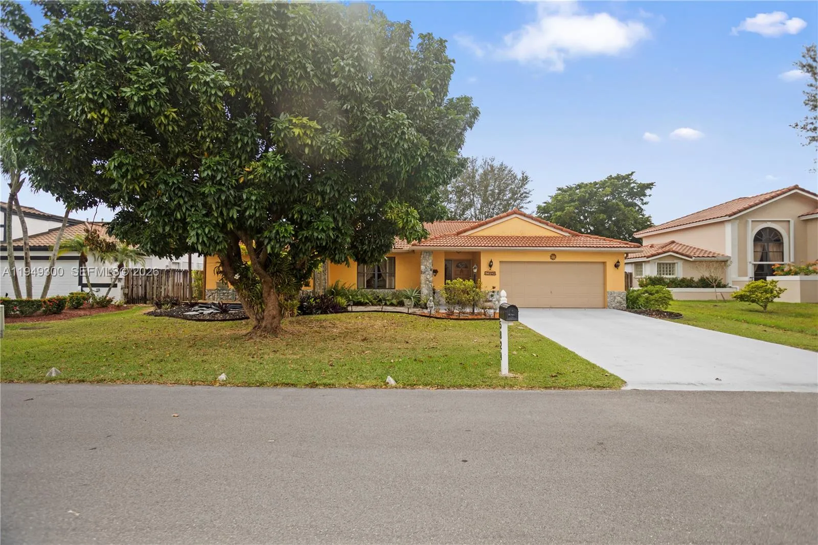 15824 Cotswold Ct, Davie, Florida 33331, Davie, Florida 33331, 4 Bedrooms Bedrooms, ,3 BathroomsBathrooms,Residential,For Sale,15824 Cotswold Ct, Davie, Florida 33331,A11949300