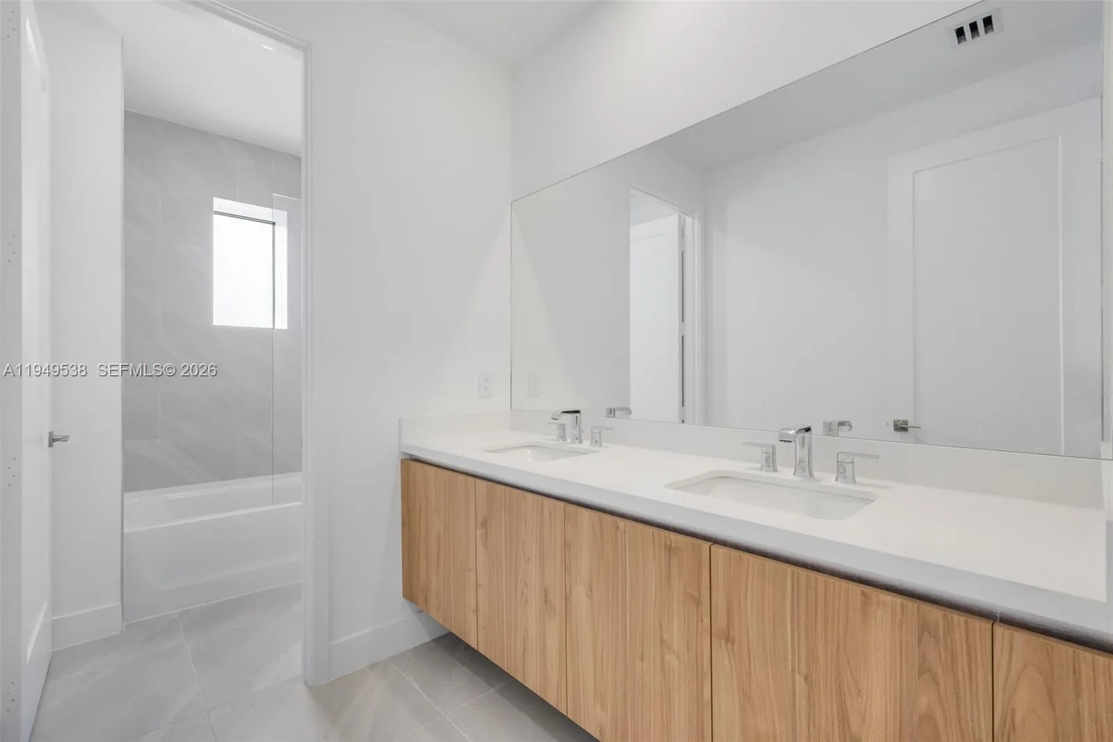 19670 Ne 14th Ct 19670, Miami, Florida 33179, Miami, Florida 33179, 5 Bedrooms Bedrooms, ,4 BathroomsBathrooms,Residential Lease,For Rent,19670 Ne 14th Ct 19670, Miami, Florida 33179,A11949538