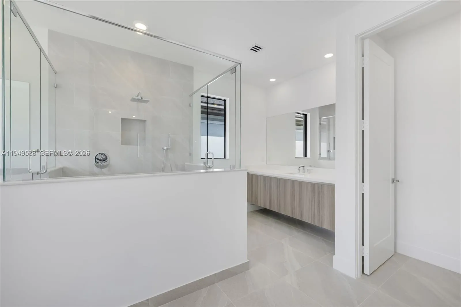 19670 Ne 14th Ct 19670, Miami, Florida 33179, Miami, Florida 33179, 5 Bedrooms Bedrooms, ,4 BathroomsBathrooms,Residential Lease,For Rent,19670 Ne 14th Ct 19670, Miami, Florida 33179,A11949538