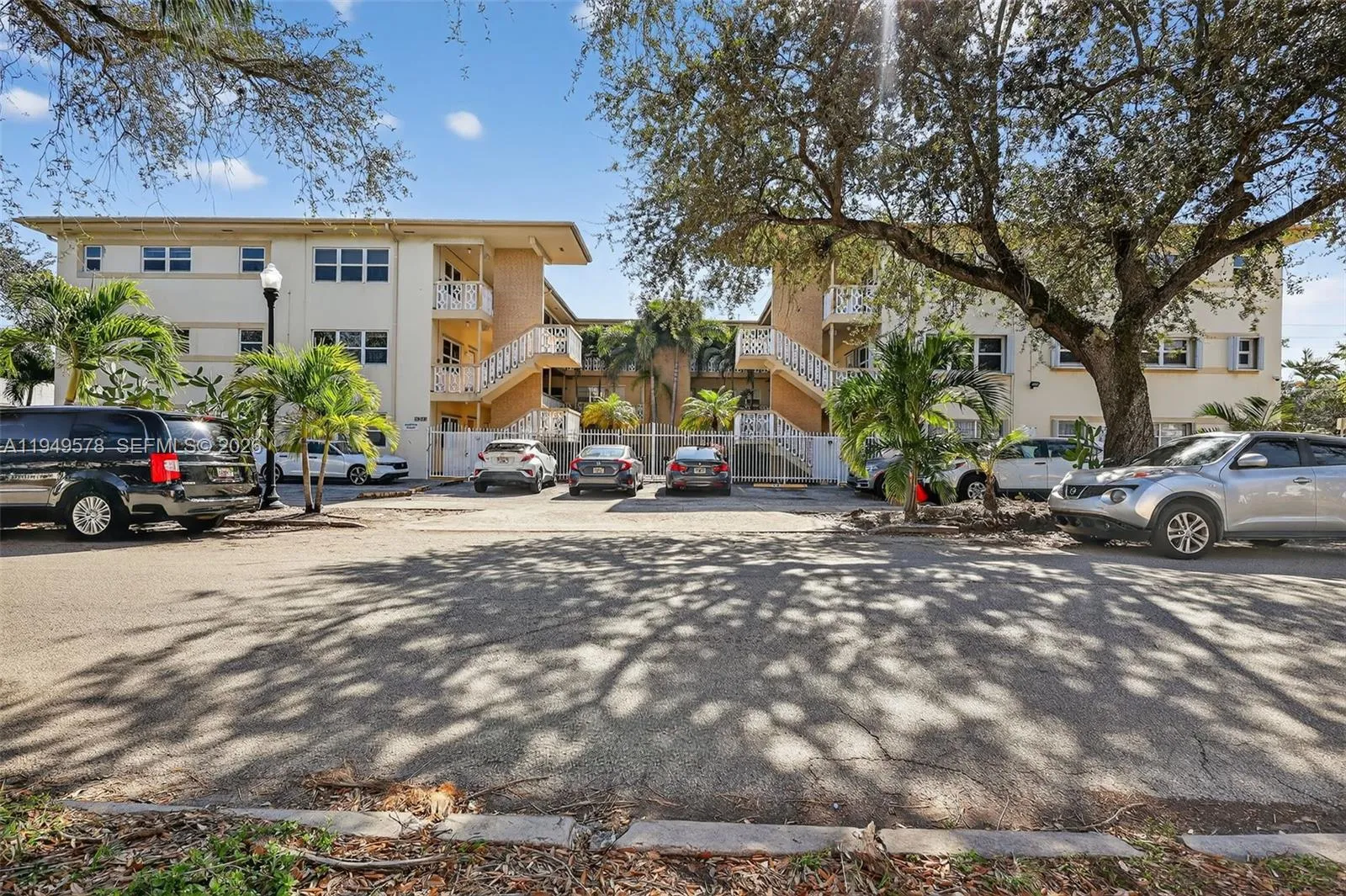 1958 Monroe St 206, Hollywood, Florida 33020, Hollywood, Florida 33020, 1 Bedroom Bedrooms, ,1 BathroomBathrooms,Residential,For Sale,1958 Monroe St 206, Hollywood, Florida 33020,A11949578 1958 Monroe St 206, Hollywood, Florida 33020, Hollywood, Florida 33020, 1 Bedroom Bedrooms, ,1 BathroomBathrooms,Residential,For Sale,1958 Monroe St 206, Hollywood, Florida 33020,A11949578