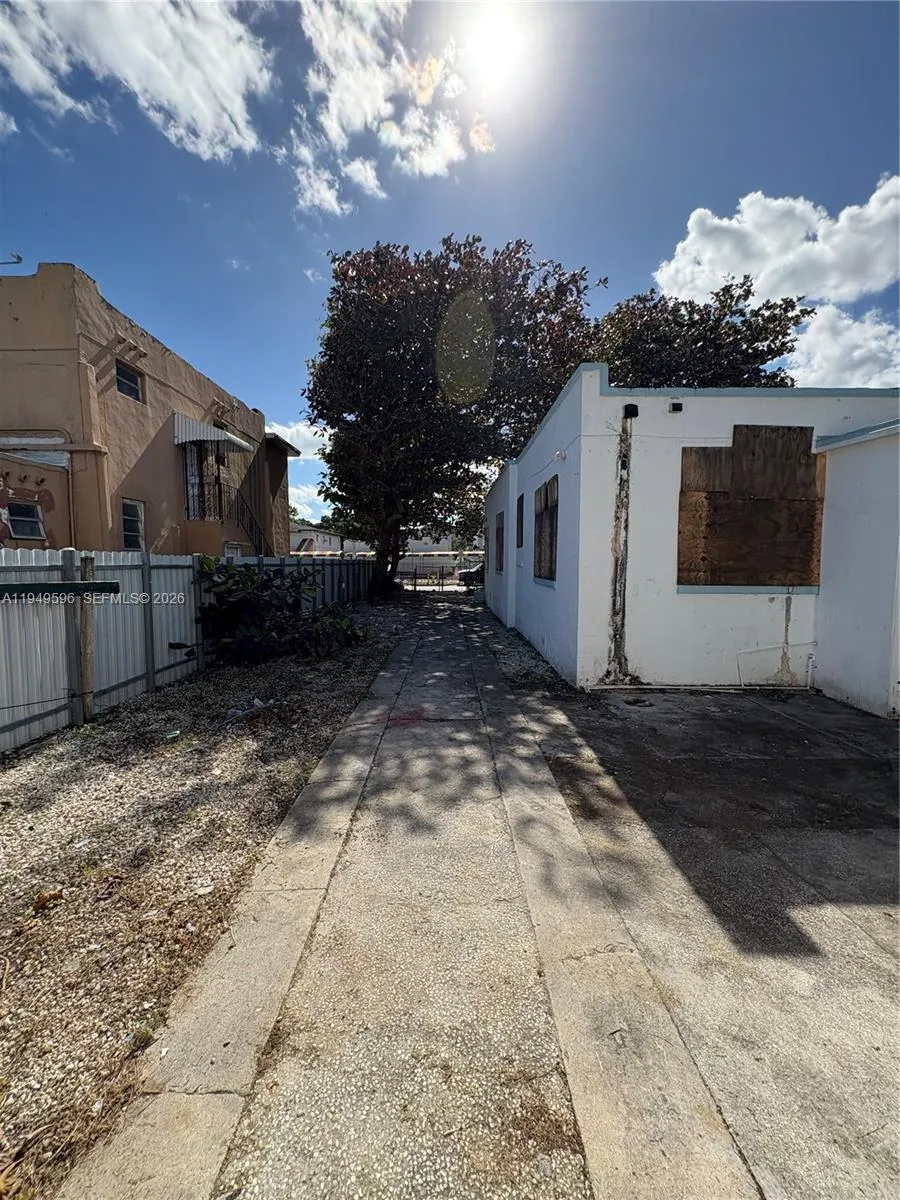 2341 Sw 9th St, Miami, Florida 33135, Miami, Florida 33135, ,Residential Income,For Sale,2341 Sw 9th St, Miami, Florida 33135,A11949596