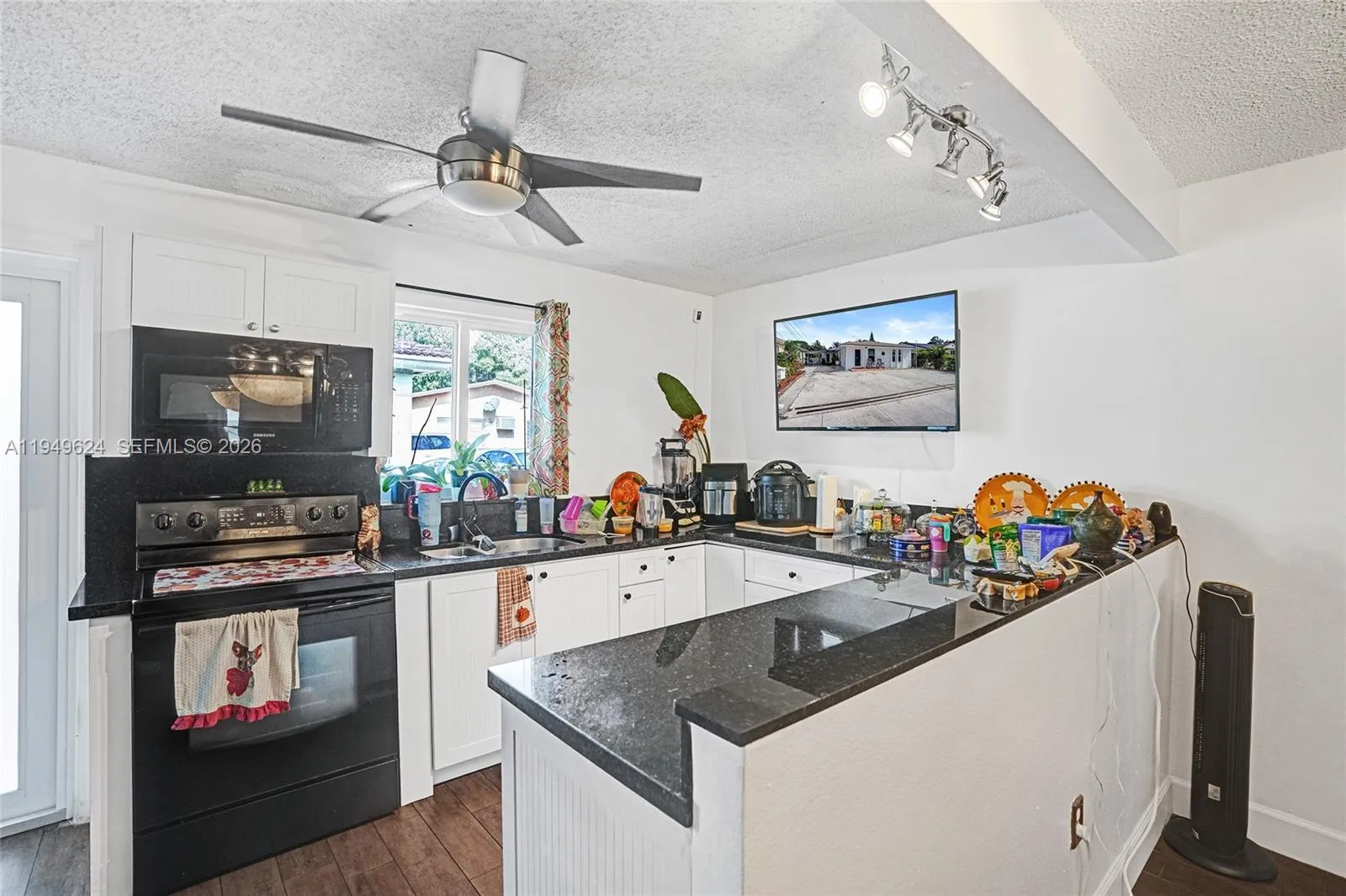 901 Nw 34th Ave, Miami, Florida 33125, Miami, Florida 33125, ,Residential Income,For Sale,901 Nw 34th Ave, Miami, Florida 33125,A11949624