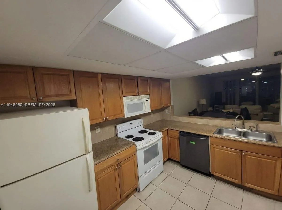1591 Ne Miami Gardens Dr 205, Miami, Florida 33179, Miami, Florida 33179, 2 Bedrooms Bedrooms, ,2 BathroomsBathrooms,Residential Lease,For Rent,1591 Ne Miami Gardens Dr 205, Miami, Florida 33179,A11948080