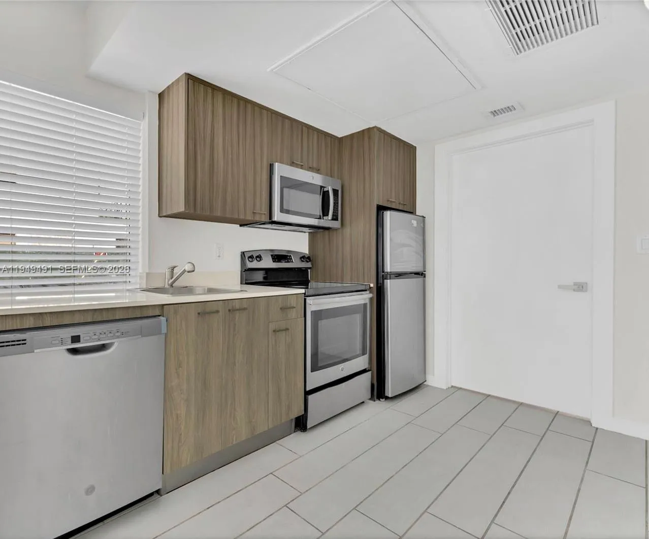 740 Meridian Ave 18, Miami Beach, Florida 33139, Miami Beach, Florida 33139, 1 Bedroom Bedrooms, ,1 BathroomBathrooms,Residential Lease,For Rent,740 Meridian Ave 18, Miami Beach, Florida 33139,A11949491