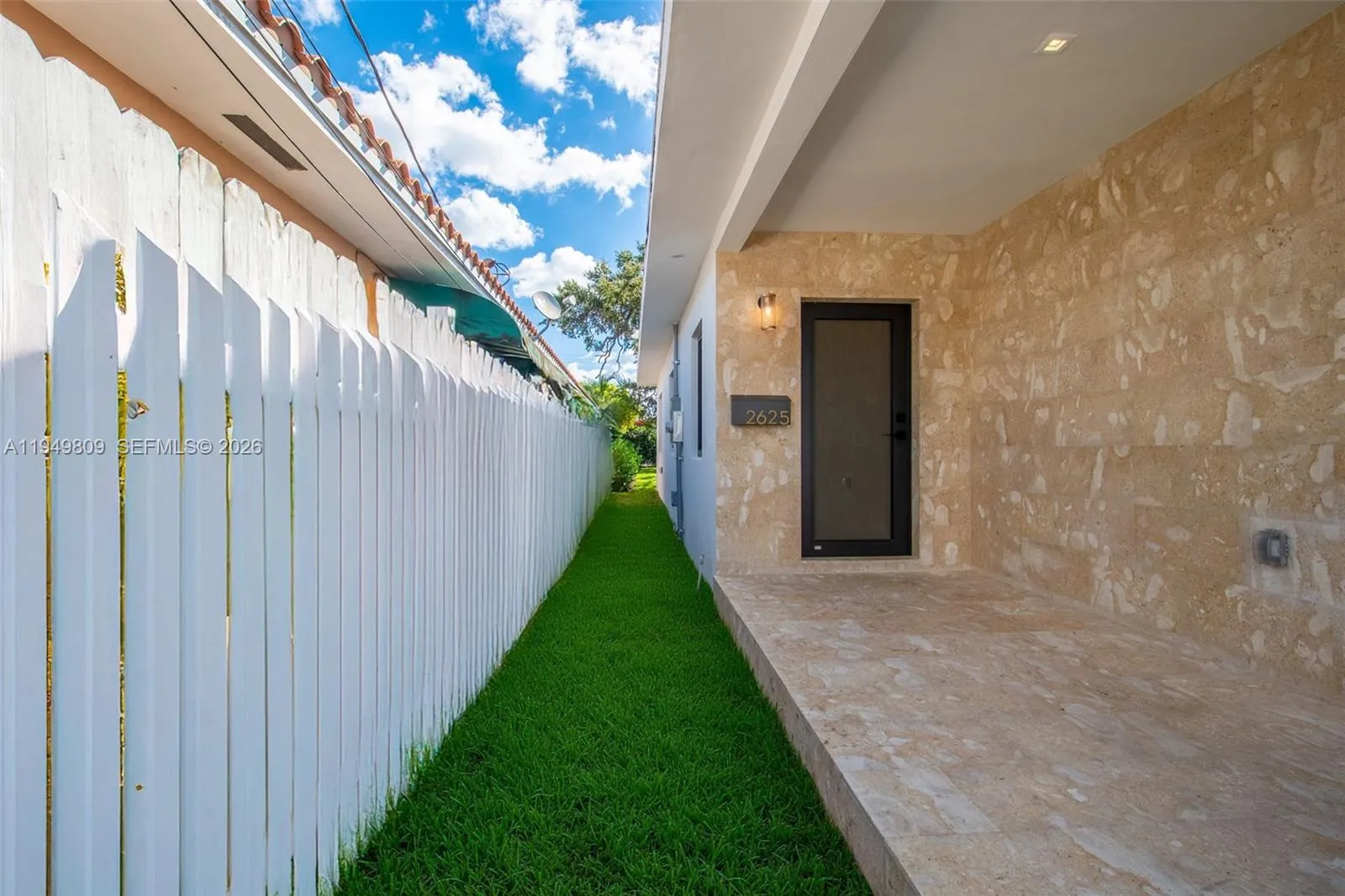 2625 Sw 32nd Ct 2625, Miami, Florida 33133, Miami, Florida 33133, 3 Bedrooms Bedrooms, ,2 BathroomsBathrooms,Residential Lease,For Rent,2625 Sw 32nd Ct 2625, Miami, Florida 33133,A11949809