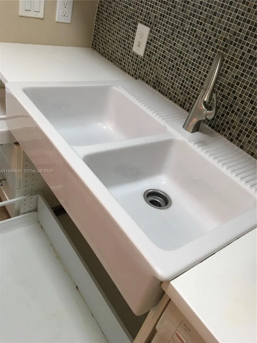 661 Sw 11th St 22w, Miami, Florida 33129, Miami, Florida 33129, 2 Bedrooms Bedrooms, ,1 BathroomBathrooms,Residential Lease,For Rent,661 Sw 11th St 22w, Miami, Florida 33129,A11949825