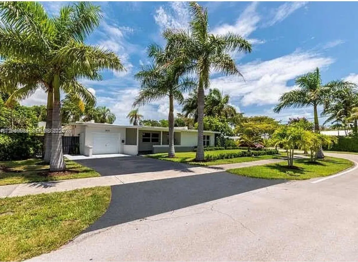 2075 S Hibiscus Dr, North Miami, Florida 33181, North Miami, Florida 33181, 3 Bedrooms Bedrooms, ,3 BathroomsBathrooms,Residential,For Sale,2075 S Hibiscus Dr, North Miami, Florida 33181,A11949681