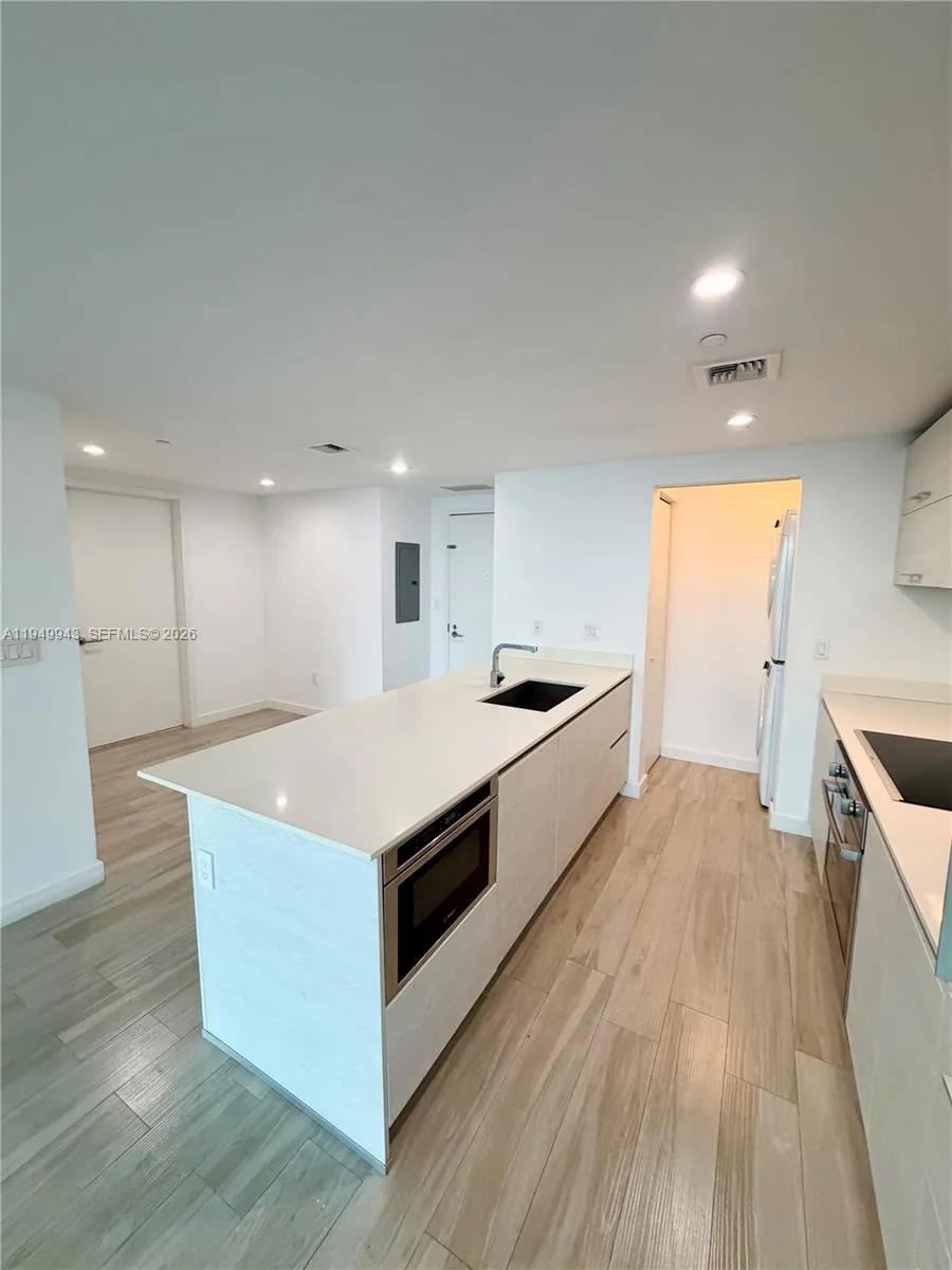 1300 S Miami Ave 4004, Miami, Florida 33130, Miami, Florida 33130, 1 Bedroom Bedrooms, ,1 BathroomBathrooms,Residential Lease,For Rent,1300 S Miami Ave 4004, Miami, Florida 33130,A11949943