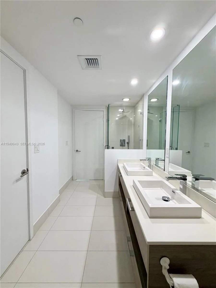1300 S Miami Ave 4004, Miami, Florida 33130, Miami, Florida 33130, 1 Bedroom Bedrooms, ,1 BathroomBathrooms,Residential Lease,For Rent,1300 S Miami Ave 4004, Miami, Florida 33130,A11949943
