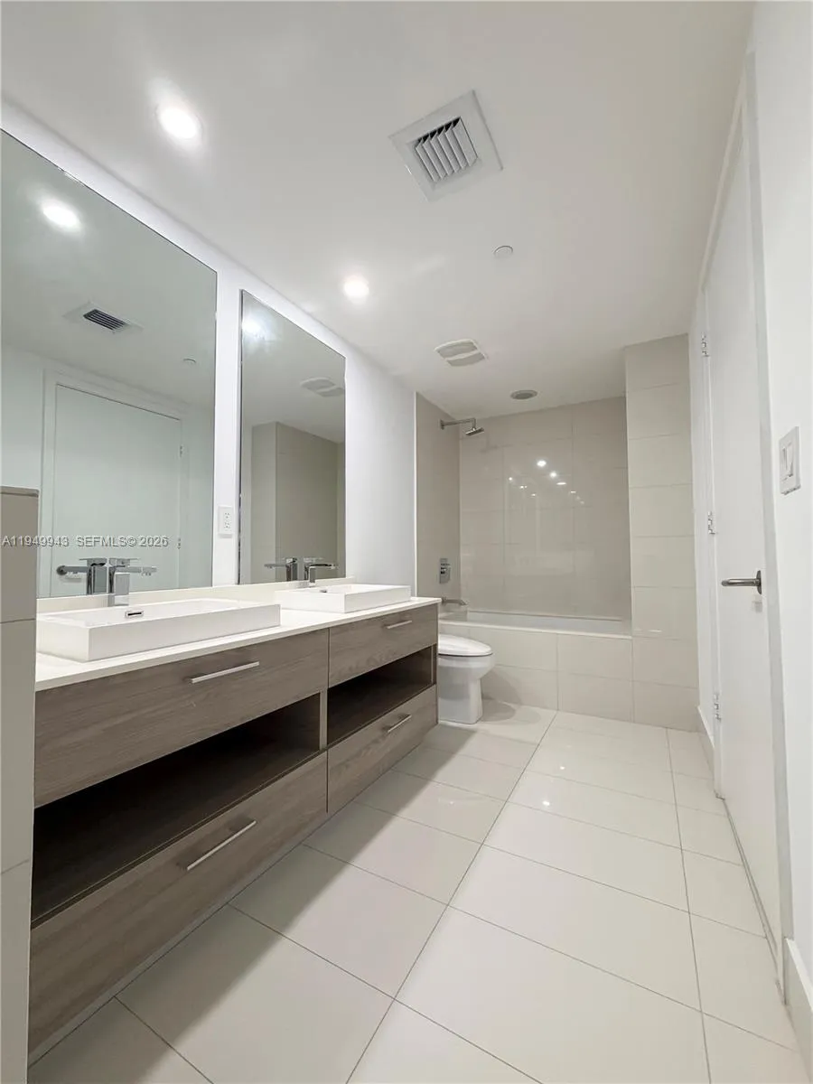 1300 S Miami Ave 4004, Miami, Florida 33130, Miami, Florida 33130, 1 Bedroom Bedrooms, ,1 BathroomBathrooms,Residential Lease,For Rent,1300 S Miami Ave 4004, Miami, Florida 33130,A11949943