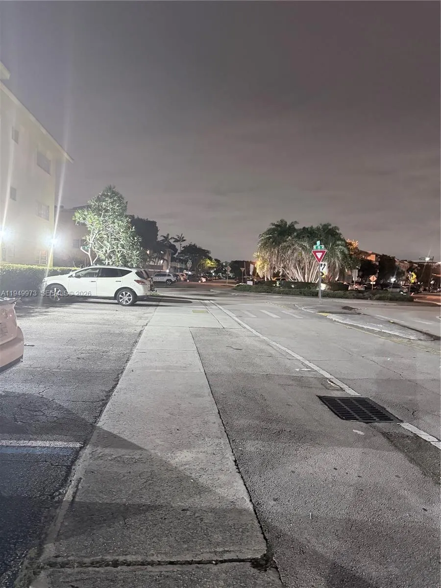 11930 Ne 19th Dr 28, North Miami, Florida 33181, North Miami, Florida 33181, 3 Bedrooms Bedrooms, ,2 BathroomsBathrooms,Residential,For Sale,11930 Ne 19th Dr 28, North Miami, Florida 33181,A11949973