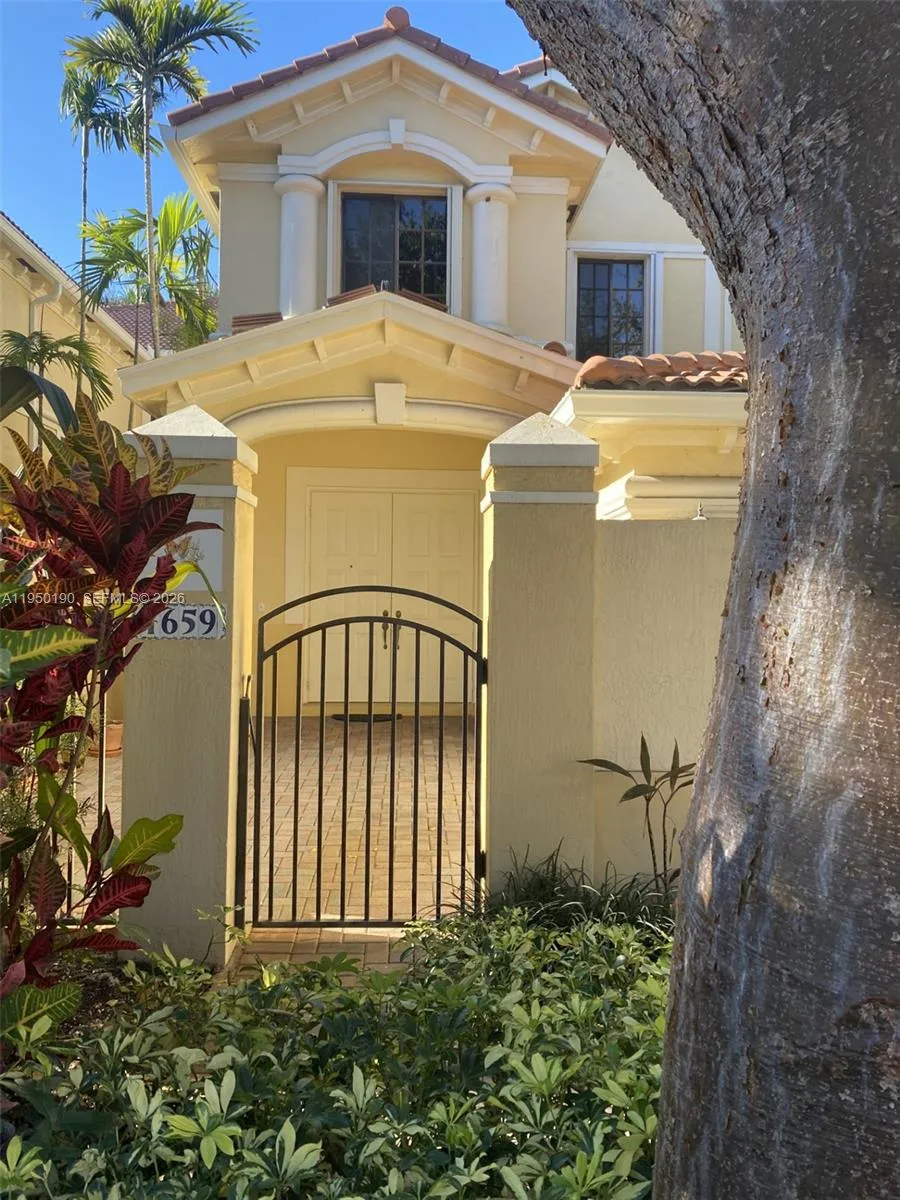 1659 Passion Vine Cir 18-4, Weston, Florida 33326, Weston, Florida 33326, 4 Bedrooms Bedrooms, ,2 BathroomsBathrooms,Residential,For Sale,1659 Passion Vine Cir 18-4, Weston, Florida 33326,A11950190