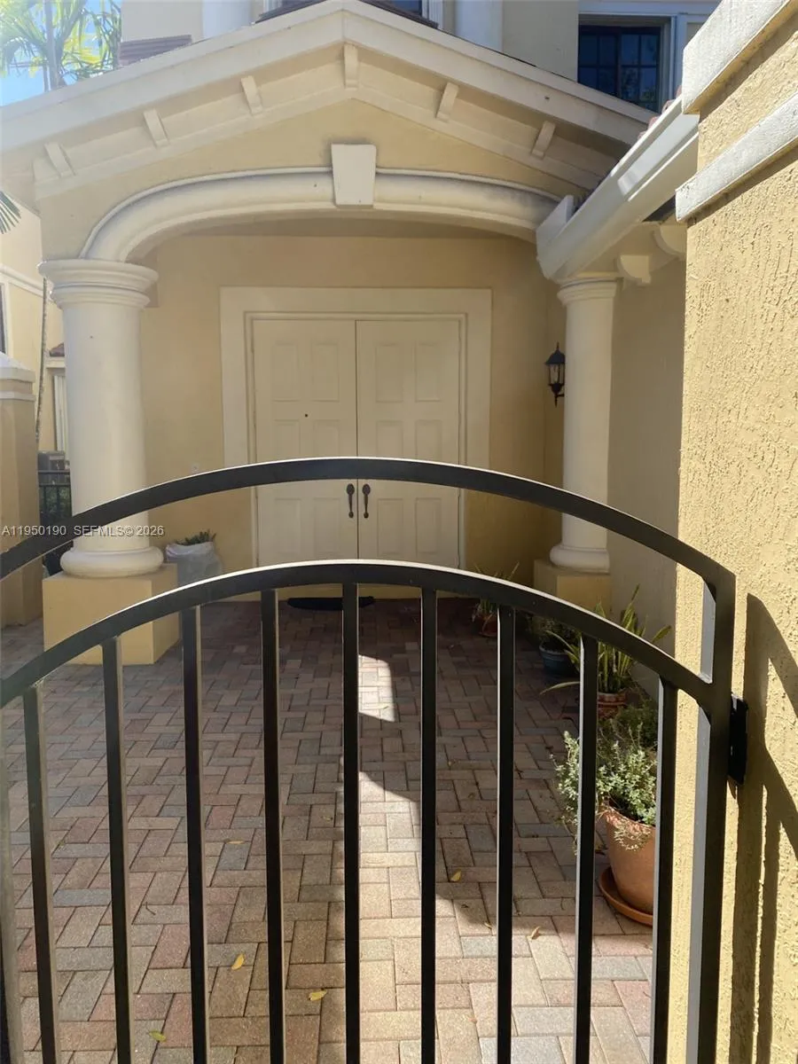 1659 Passion Vine Cir 18-4, Weston, Florida 33326, Weston, Florida 33326, 4 Bedrooms Bedrooms, ,2 BathroomsBathrooms,Residential,For Sale,1659 Passion Vine Cir 18-4, Weston, Florida 33326,A11950190