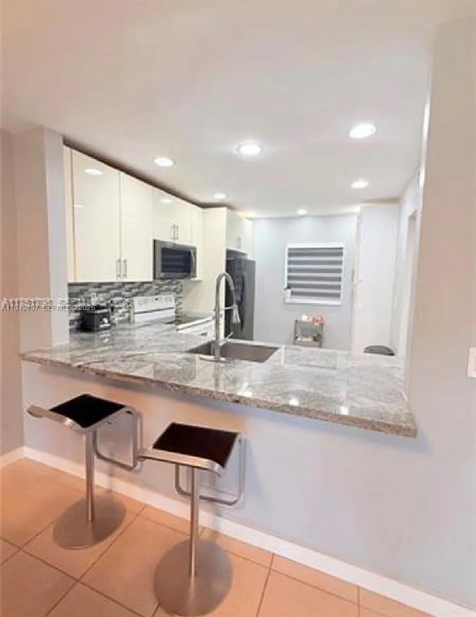8931 N New River Canal Rd 4c, Plantation, Florida, Plantation, Florida 33324, 2 Bedrooms Bedrooms, ,2 BathroomsBathrooms,Residential,For Sale,8931 N New River Canal Rd 4c, Plantation, Florida ,A11949457