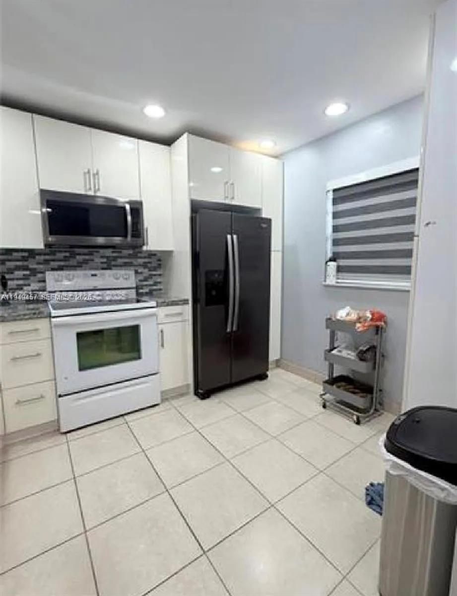 8931 N New River Canal Rd 4c, Plantation, Florida, Plantation, Florida 33324, 2 Bedrooms Bedrooms, ,2 BathroomsBathrooms,Residential,For Sale,8931 N New River Canal Rd 4c, Plantation, Florida ,A11949457