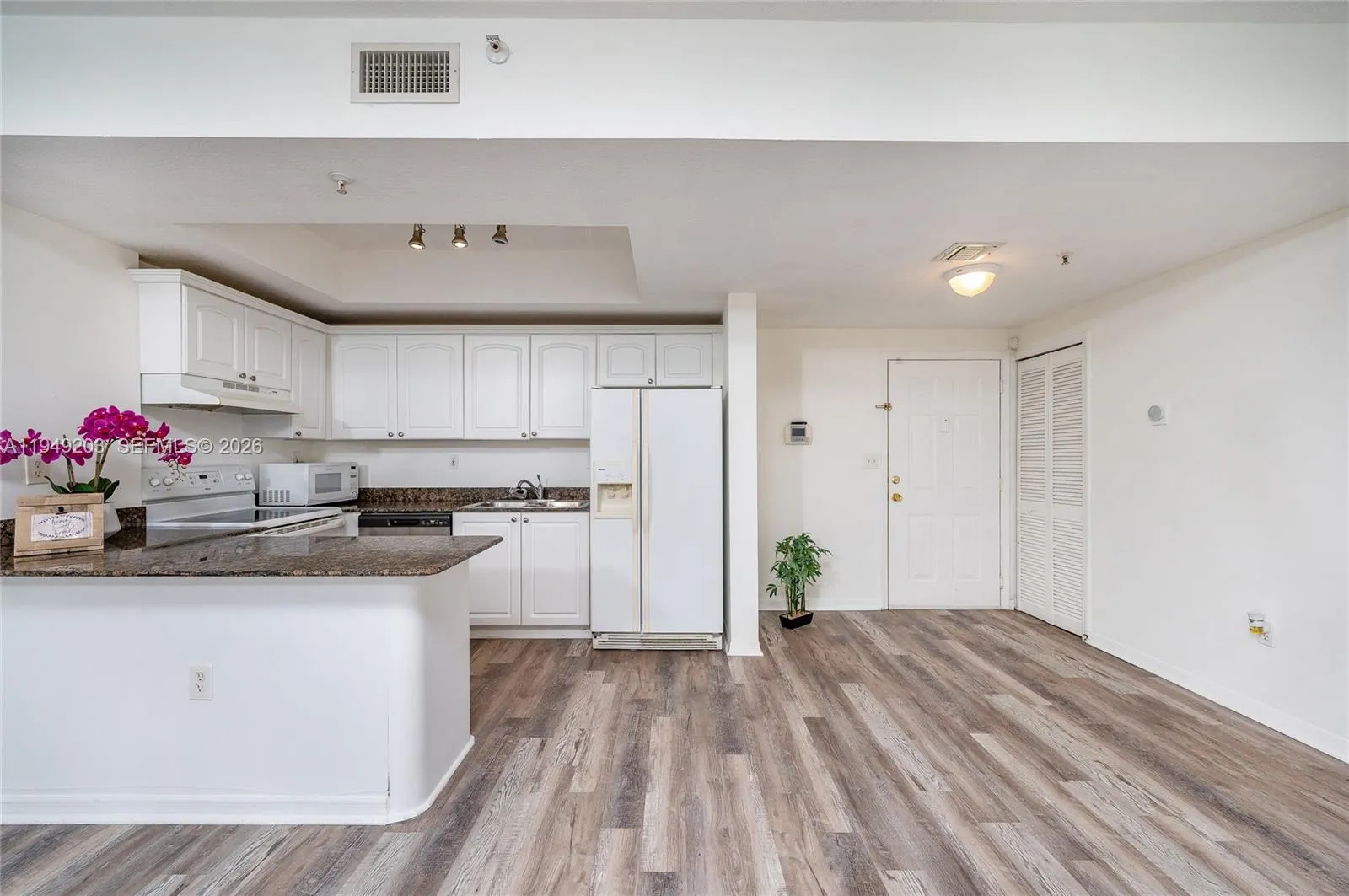 3500 Coral Way 414, Miami, Florida 33145, Miami, Florida 33145, 1 Bedroom Bedrooms, ,1 BathroomBathrooms,Residential Lease,For Rent,3500 Coral Way 414, Miami, Florida 33145,A11949203