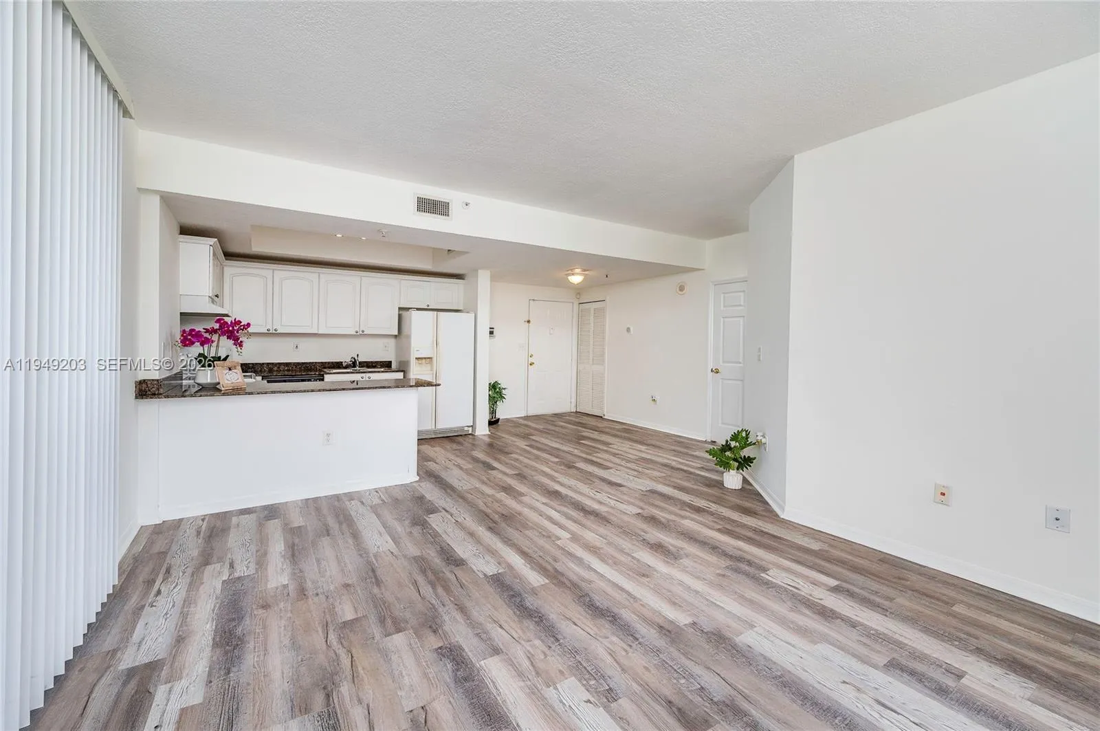 3500 Coral Way 414, Miami, Florida 33145, Miami, Florida 33145, 1 Bedroom Bedrooms, ,1 BathroomBathrooms,Residential Lease,For Rent,3500 Coral Way 414, Miami, Florida 33145,A11949203
