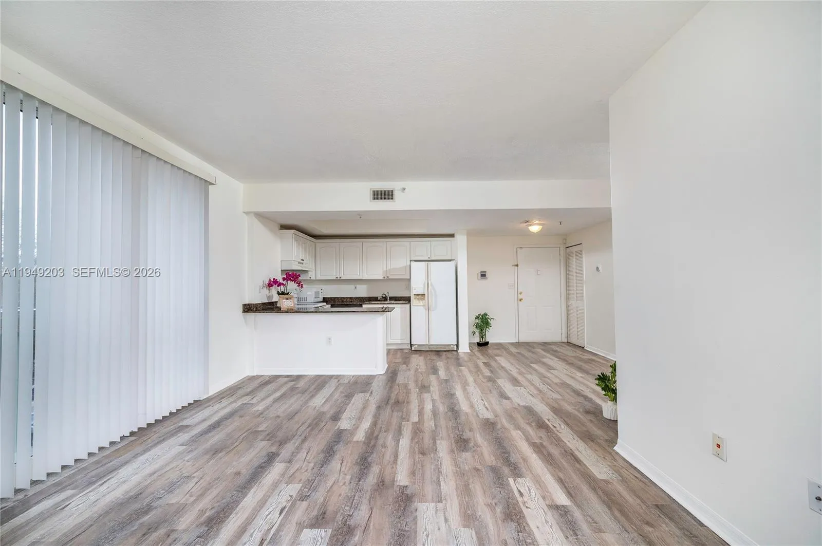 3500 Coral Way 414, Miami, Florida 33145, Miami, Florida 33145, 1 Bedroom Bedrooms, ,1 BathroomBathrooms,Residential Lease,For Rent,3500 Coral Way 414, Miami, Florida 33145,A11949203