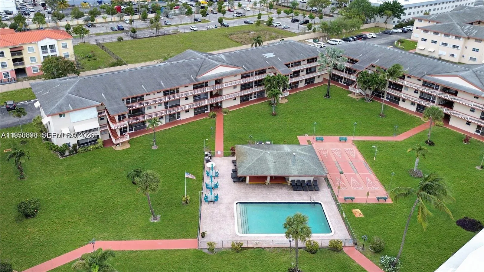 5300 Washington St S112, Hollywood, Florida 33021, Hollywood, Florida 33021, 2 Bedrooms Bedrooms, ,2 BathroomsBathrooms,Residential,For Sale,5300 Washington St S112, Hollywood, Florida 33021,A11950338