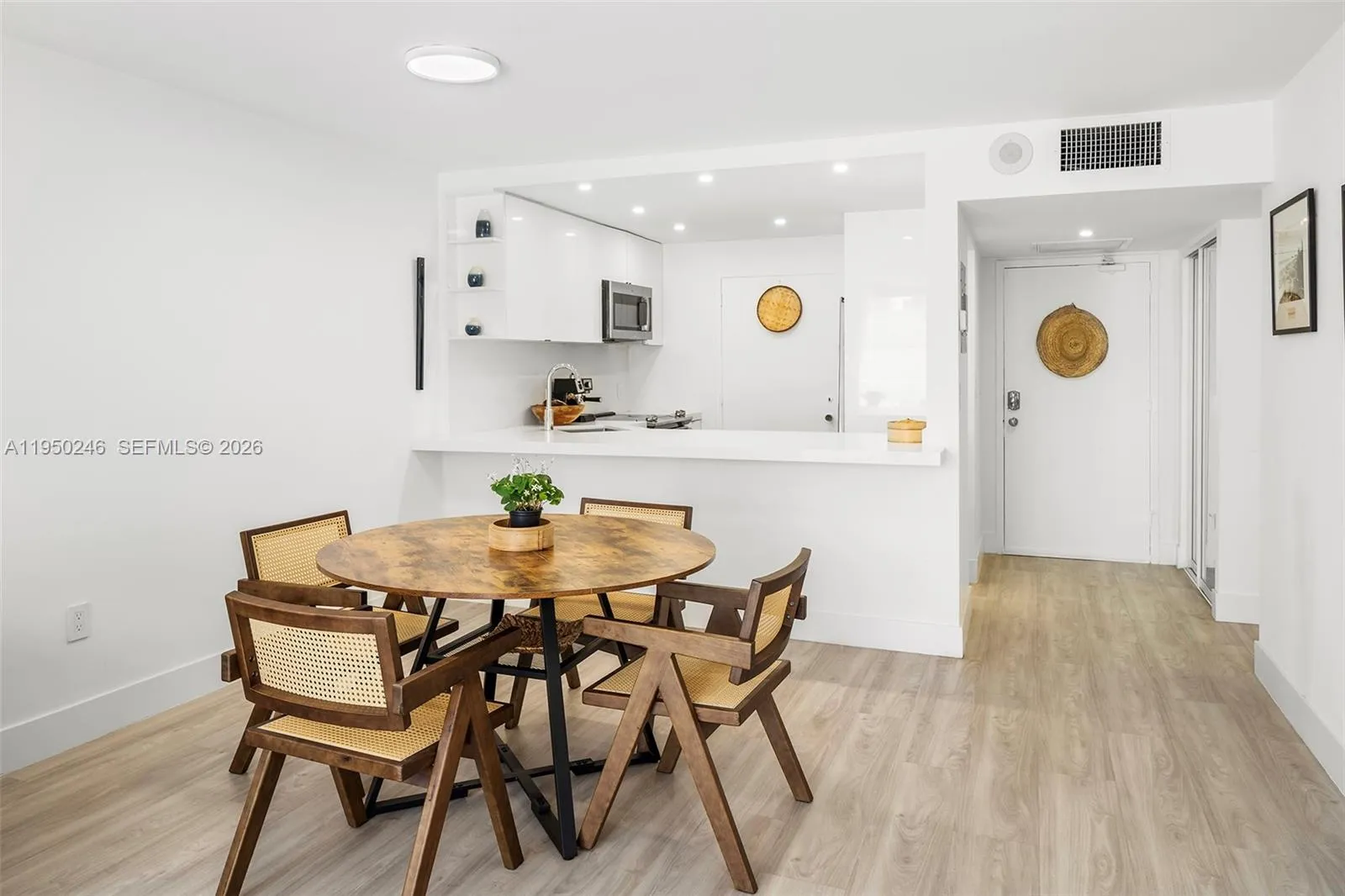 345 Ocean Dr 610, Miami Beach, Florida 33139, Miami Beach, Florida 33139, 1 Bedroom Bedrooms, ,1 BathroomBathrooms,Residential,For Sale,345 Ocean Dr 610, Miami Beach, Florida 33139,A11950246