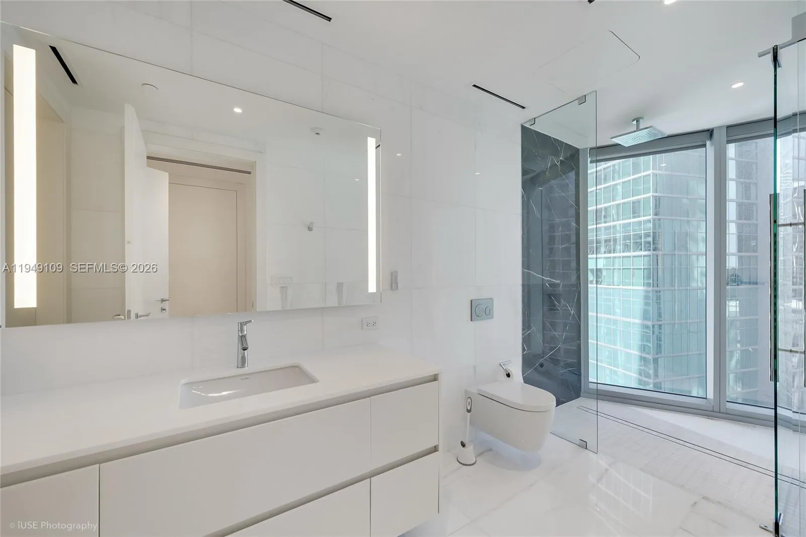 300 Biscayne Boulevard Way 2307w, Miami, Florida 3, Miami, Florida 33131, 3 Bedrooms Bedrooms, ,2 BathroomsBathrooms,Residential Lease,For Rent,300 Biscayne Boulevard Way 2307w, Miami, Florida 3,A11949109