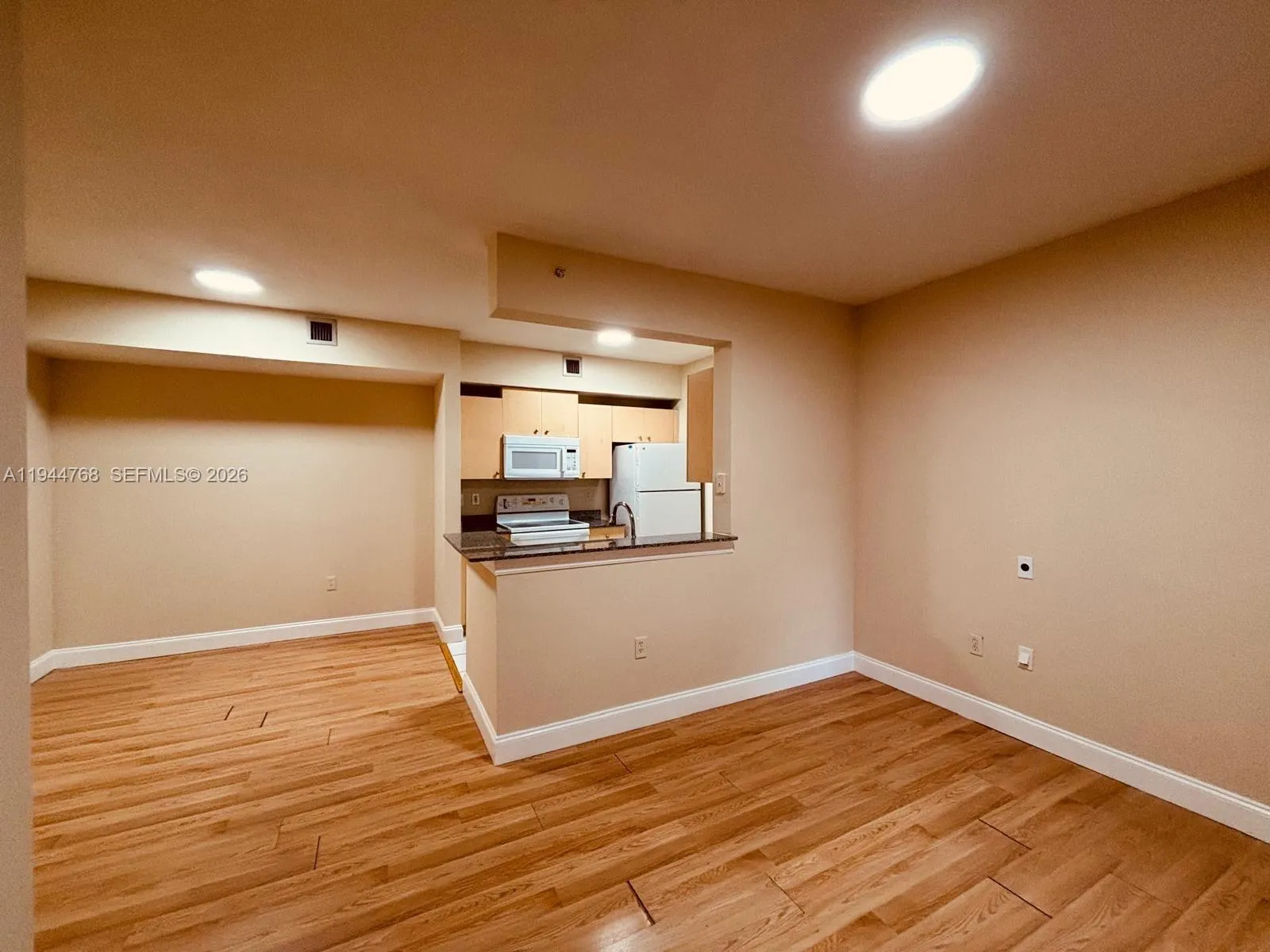 2548 Centergate Dr 203, Miramar, Florida 33025, Miramar, Florida 33025, 1 Bedroom Bedrooms, ,1 BathroomBathrooms,Residential Lease,For Rent,2548 Centergate Dr 203, Miramar, Florida 33025,A11944768