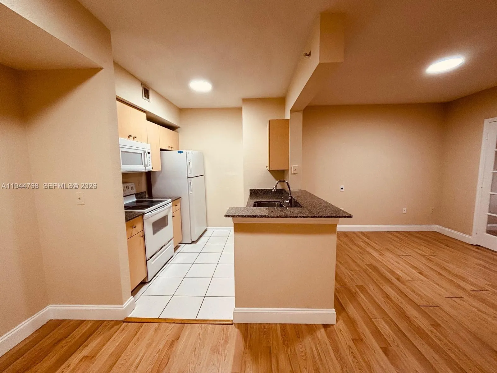 2548 Centergate Dr 203, Miramar, Florida 33025, Miramar, Florida 33025, 1 Bedroom Bedrooms, ,1 BathroomBathrooms,Residential Lease,For Rent,2548 Centergate Dr 203, Miramar, Florida 33025,A11944768