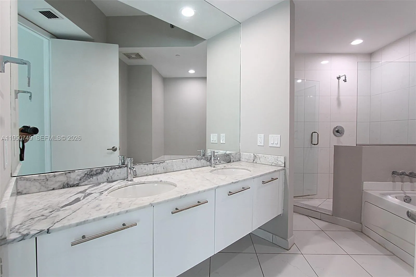 500 Brickell Ave 4110, Miami, Florida 33131, Miami, Florida 33131, 2 Bedrooms Bedrooms, ,2 BathroomsBathrooms,Residential,For Sale,500 Brickell Ave 4110, Miami, Florida 33131,A11950749