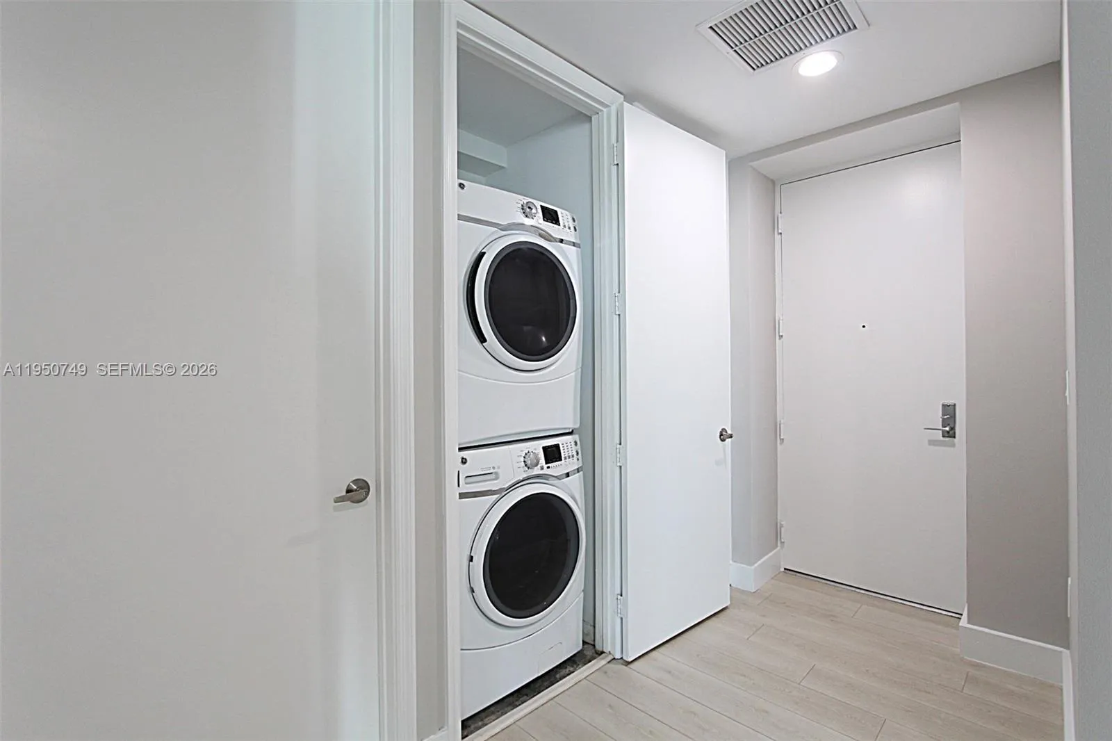 500 Brickell Ave 4110, Miami, Florida 33131, Miami, Florida 33131, 2 Bedrooms Bedrooms, ,2 BathroomsBathrooms,Residential,For Sale,500 Brickell Ave 4110, Miami, Florida 33131,A11950749