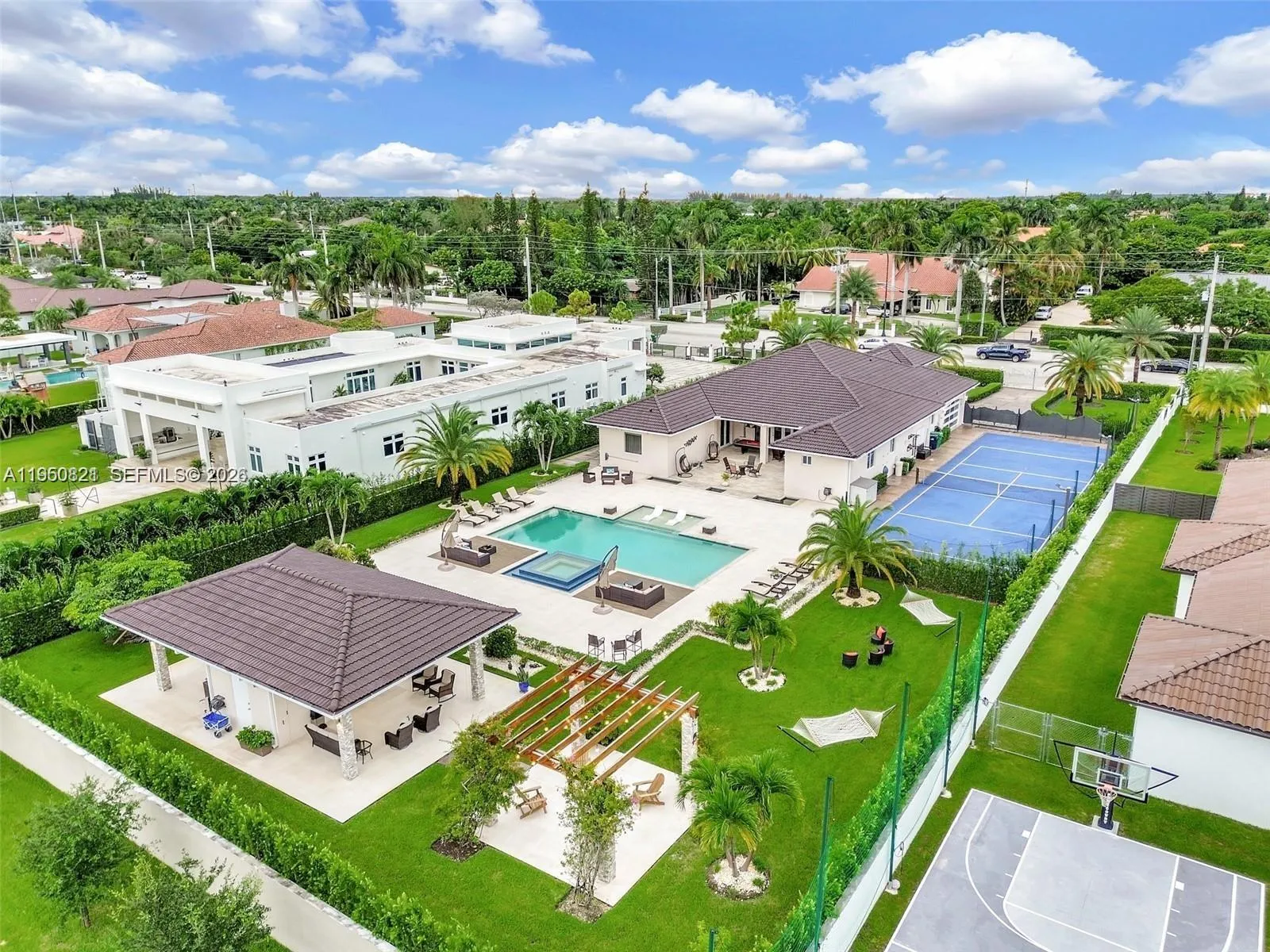 433 Nw 127th Ave, Miami, Florida 33182, Miami, Florida 33182, 5 Bedrooms Bedrooms, ,4 BathroomsBathrooms,Residential,For Sale,433 Nw 127th Ave, Miami, Florida 33182,A11950821