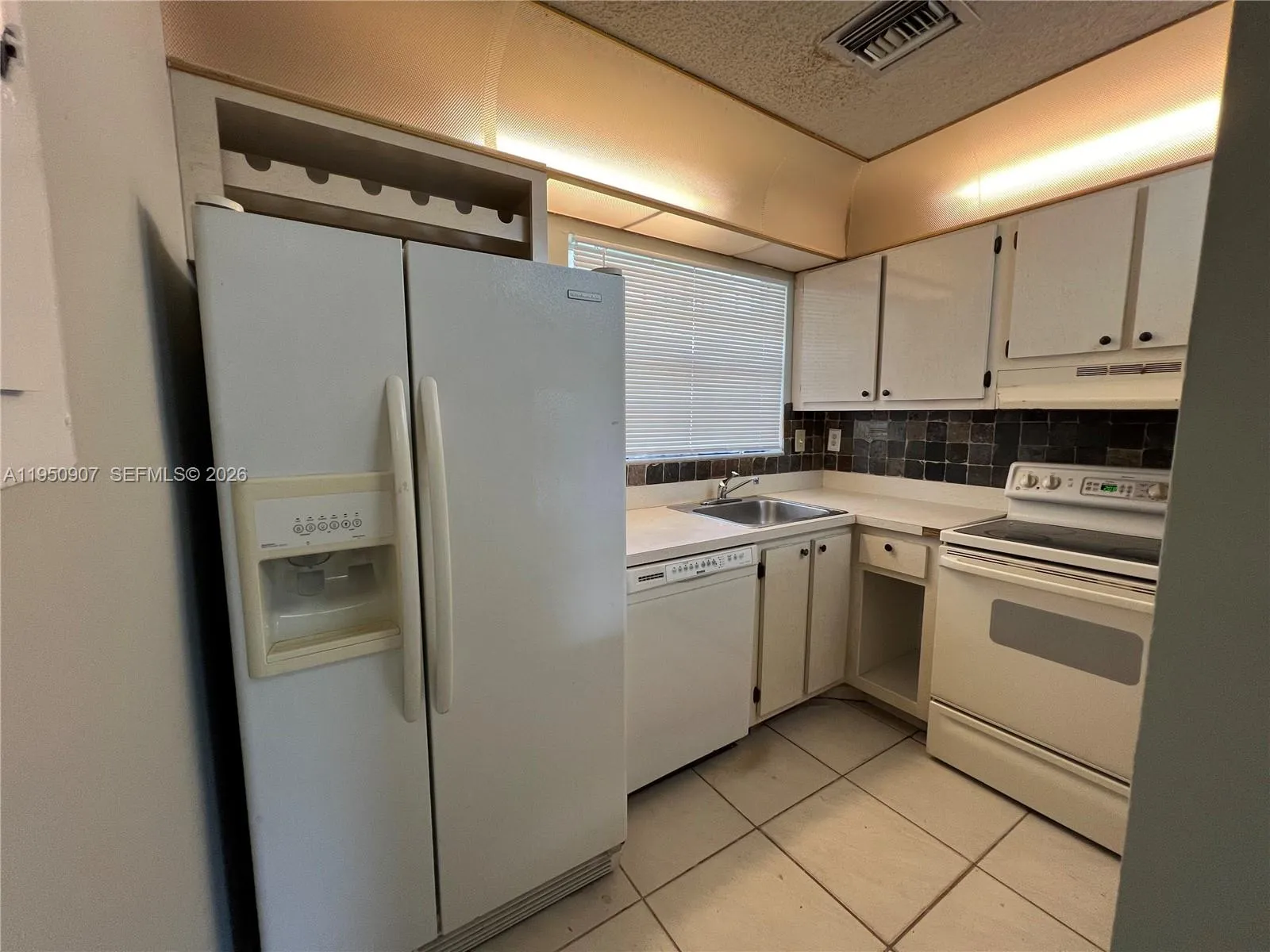 809 Ne 214th Ln 2, Miami, Florida 33179, Miami, Florida 33179, 2 Bedrooms Bedrooms, ,2 BathroomsBathrooms,Residential Lease,For Rent,809 Ne 214th Ln 2, Miami, Florida 33179,A11950907