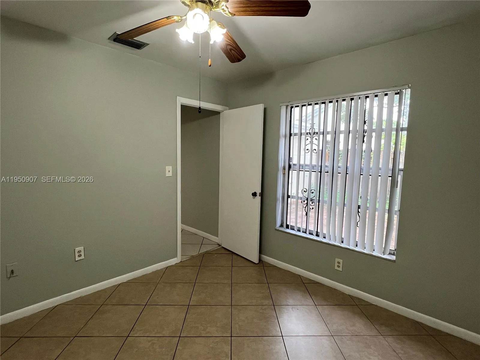 809 Ne 214th Ln 2, Miami, Florida 33179, Miami, Florida 33179, 2 Bedrooms Bedrooms, ,2 BathroomsBathrooms,Residential Lease,For Rent,809 Ne 214th Ln 2, Miami, Florida 33179,A11950907