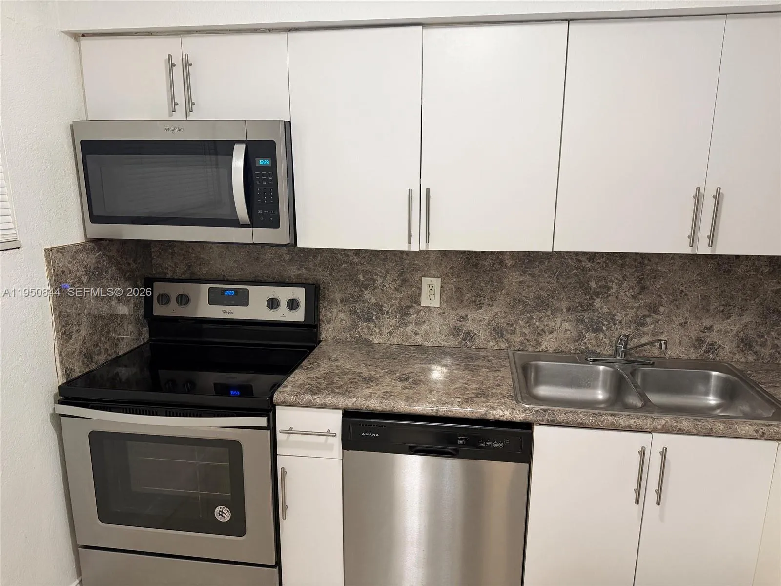 4235 N University Dr 107, Sunrise, Florida 33351, Sunrise, Florida 33351, 2 Bedrooms Bedrooms, ,2 BathroomsBathrooms,Residential Lease,For Rent,4235 N University Dr 107, Sunrise, Florida 33351,A11950844