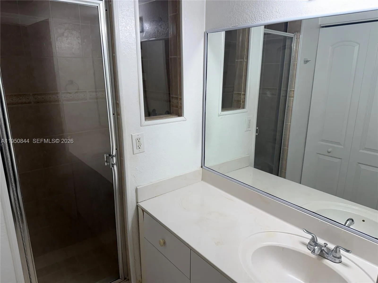 4235 N University Dr 107, Sunrise, Florida 33351, Sunrise, Florida 33351, 2 Bedrooms Bedrooms, ,2 BathroomsBathrooms,Residential Lease,For Rent,4235 N University Dr 107, Sunrise, Florida 33351,A11950844
