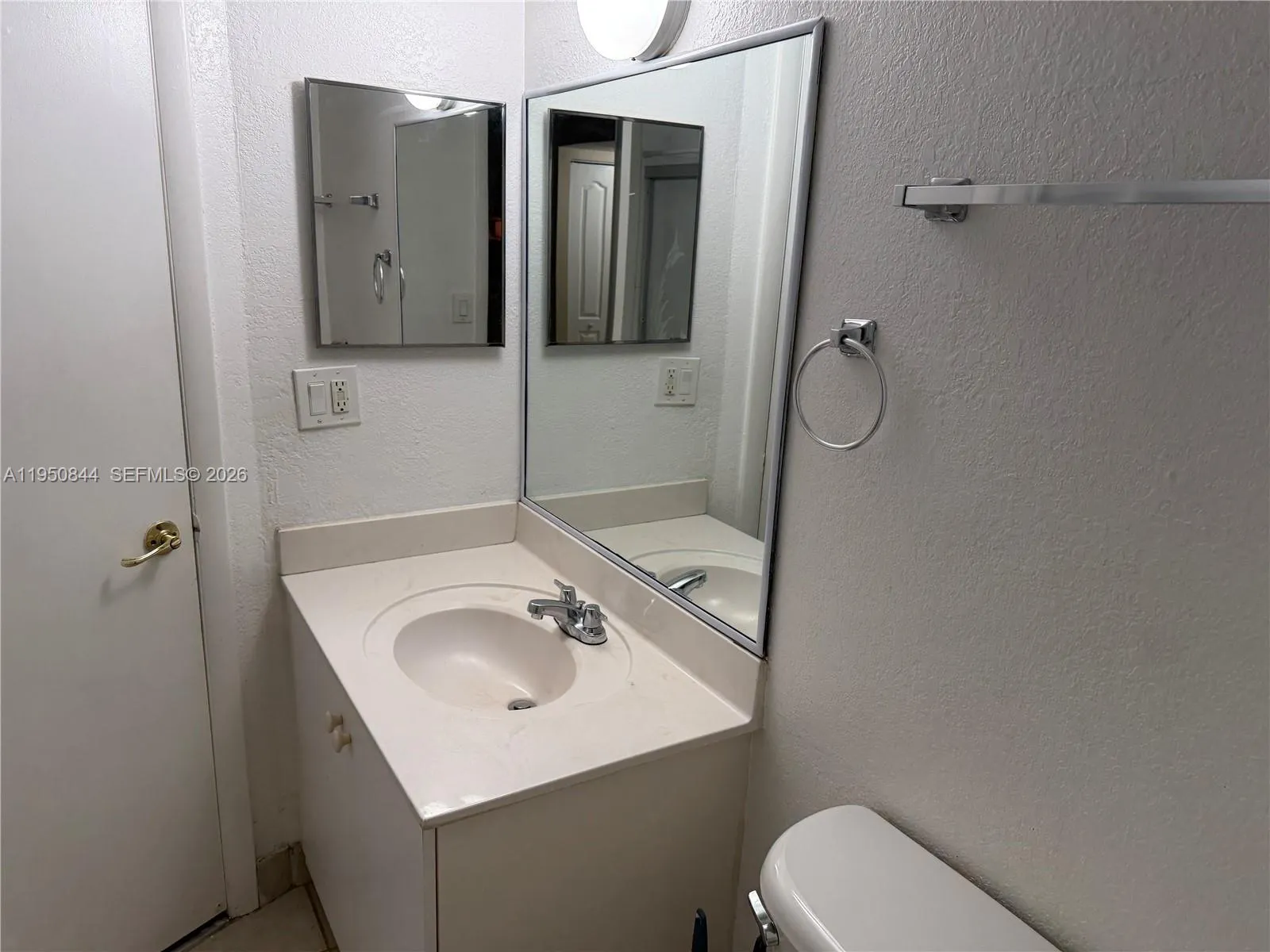 4235 N University Dr 107, Sunrise, Florida 33351, Sunrise, Florida 33351, 2 Bedrooms Bedrooms, ,2 BathroomsBathrooms,Residential Lease,For Rent,4235 N University Dr 107, Sunrise, Florida 33351,A11950844